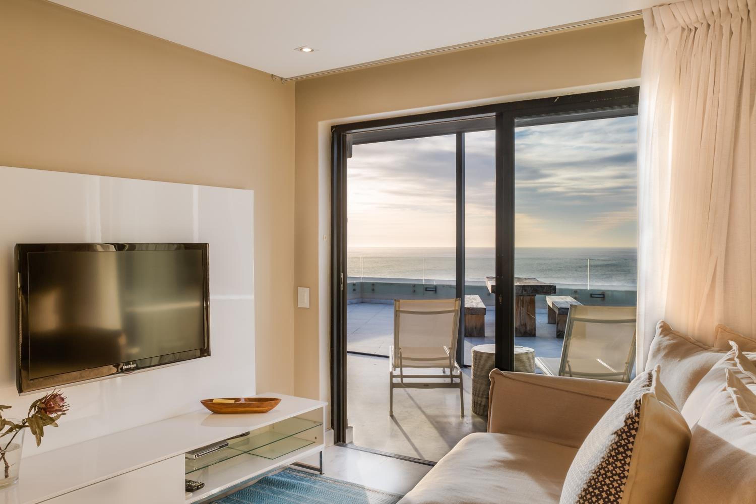 Penthouse Apartment Suite with Sea Views