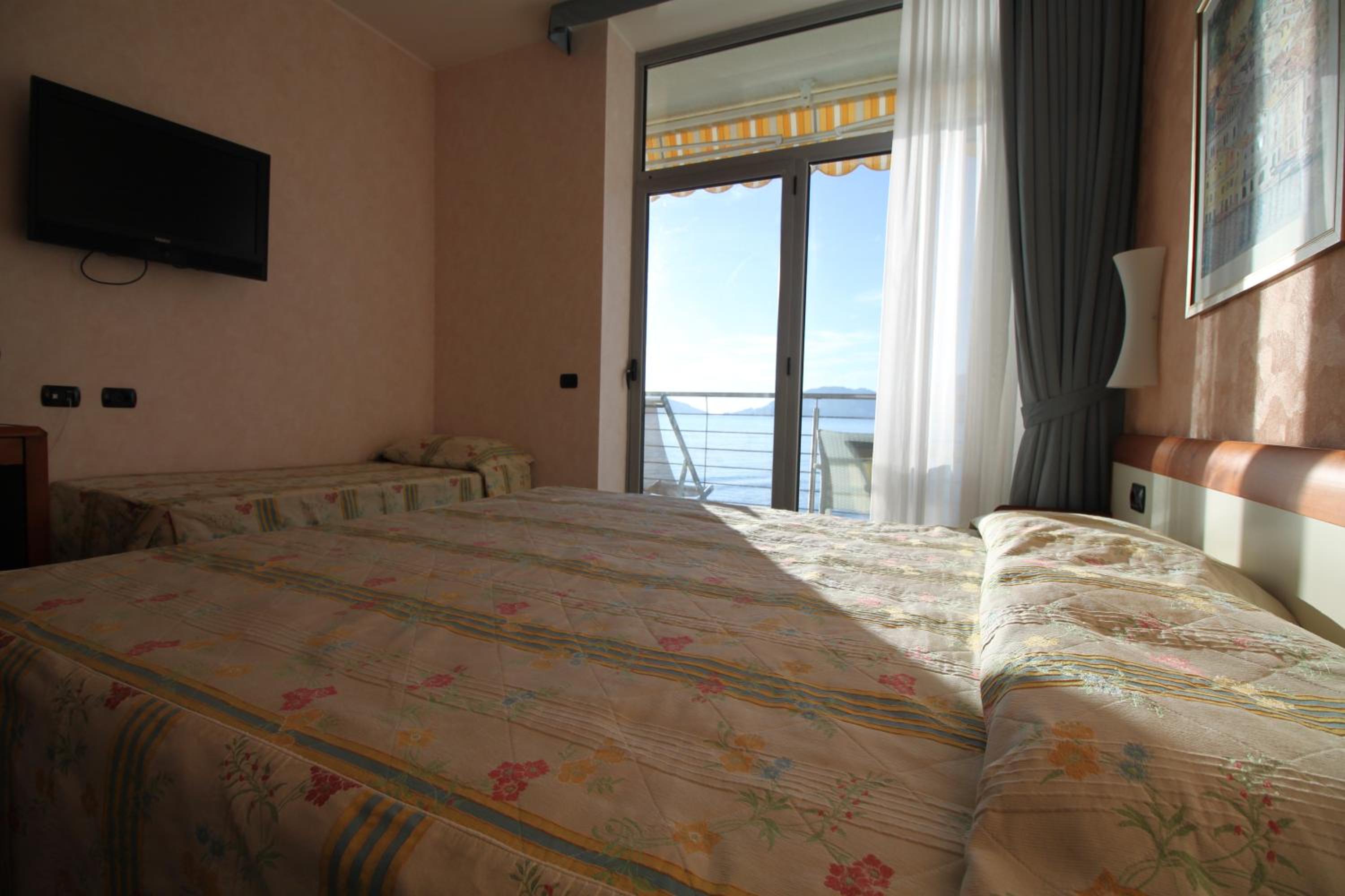 Triple Room with Sea View