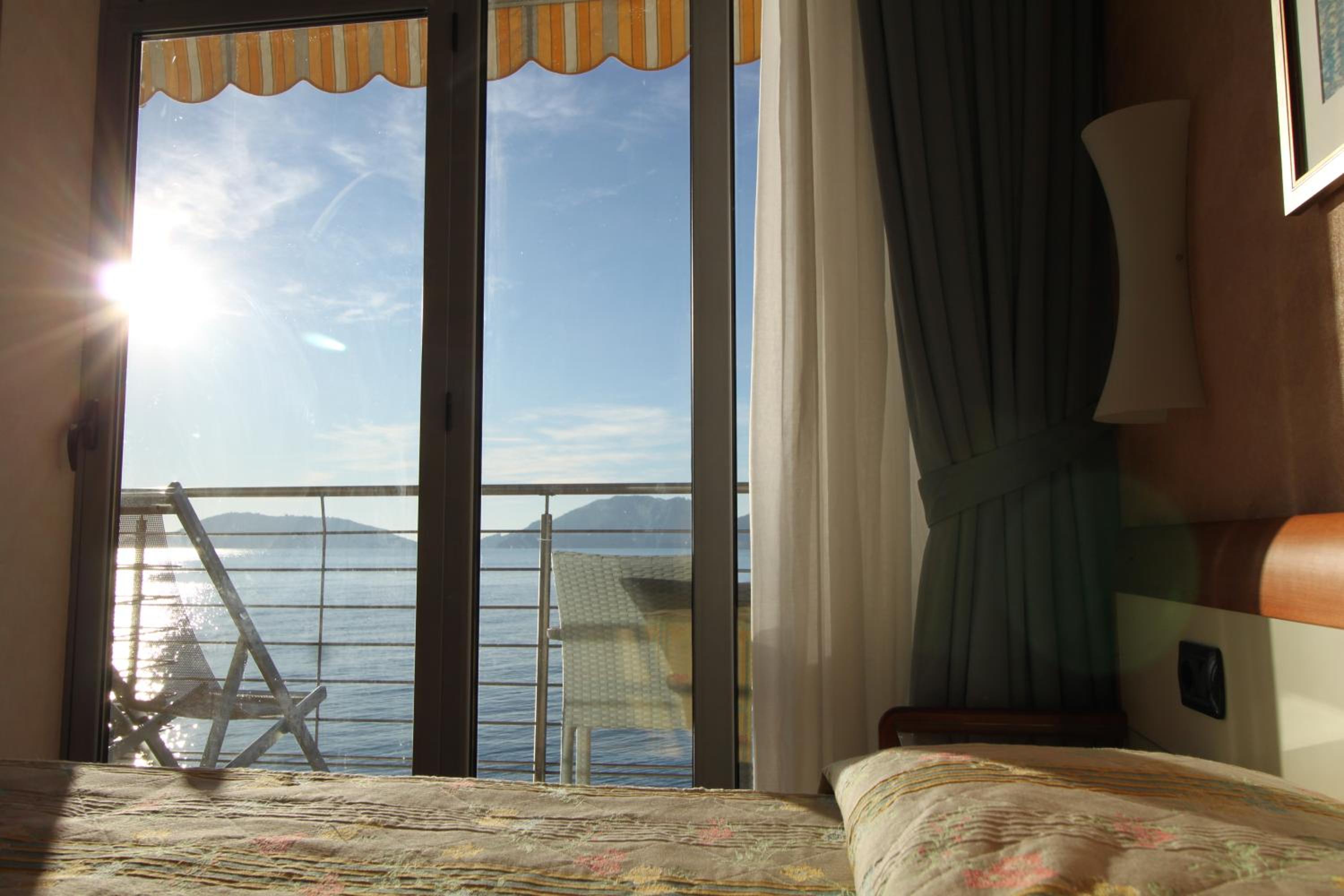 Double Room with Sea View - Photo 2