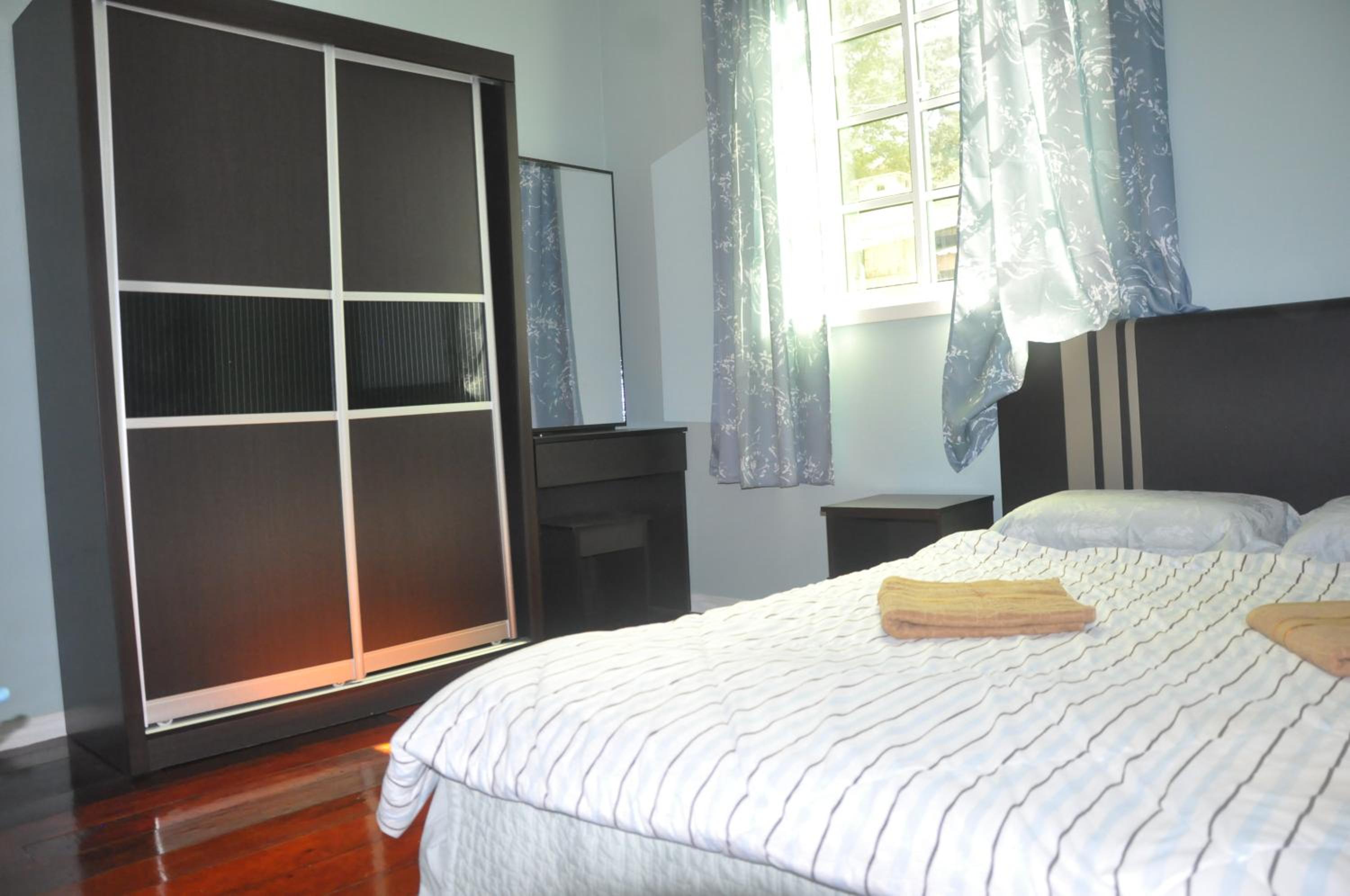 Three-Bedroom House photo 3