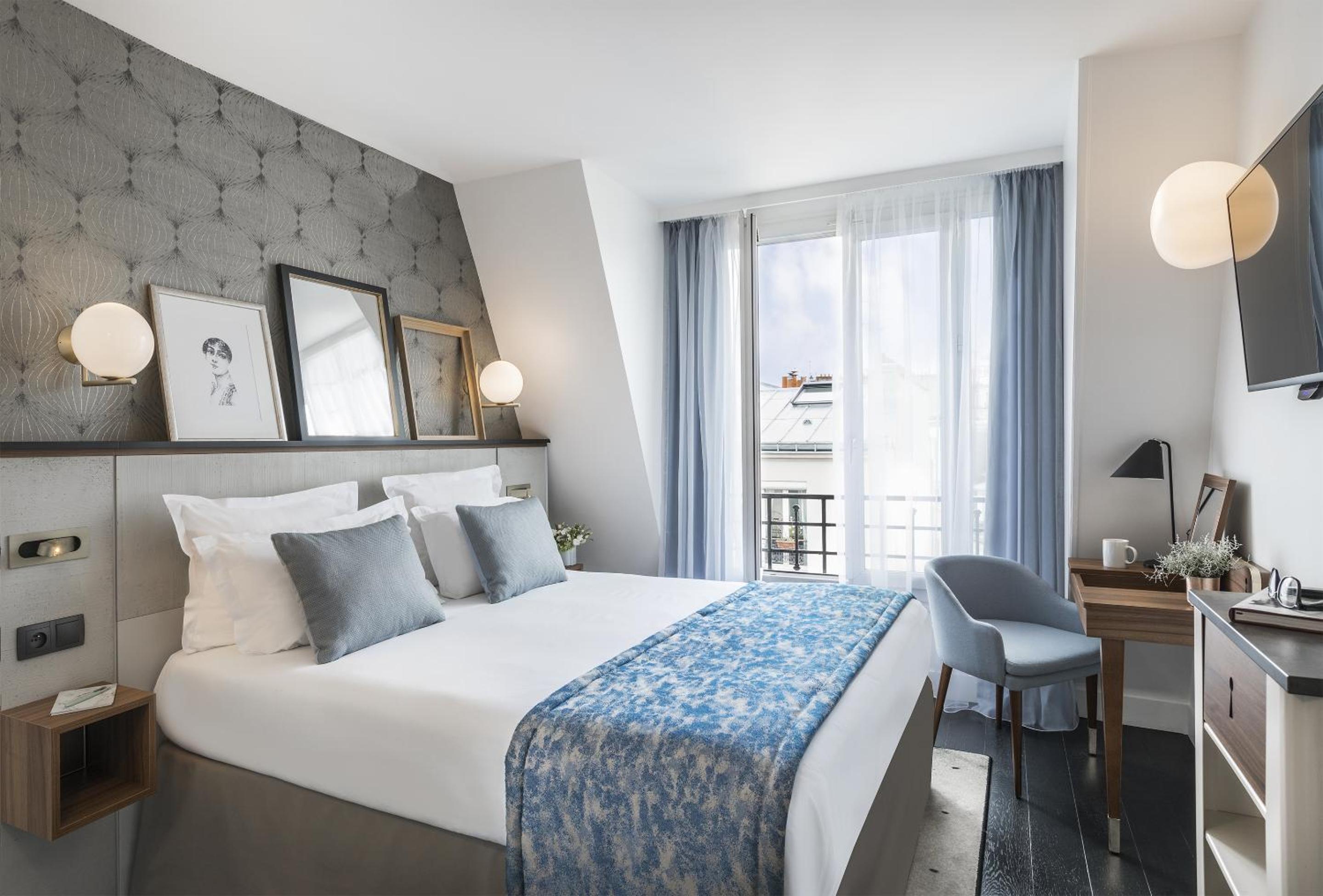 Superior Queen Room with Spa Access - View/Non-Smoking photo 1