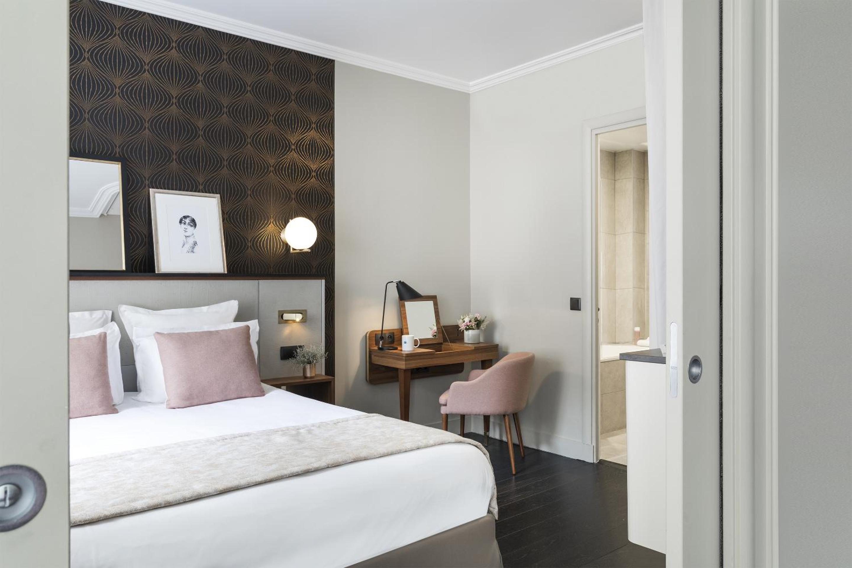Junior King Suite with Sofa Bed with Access to Relaxation Area photo 3