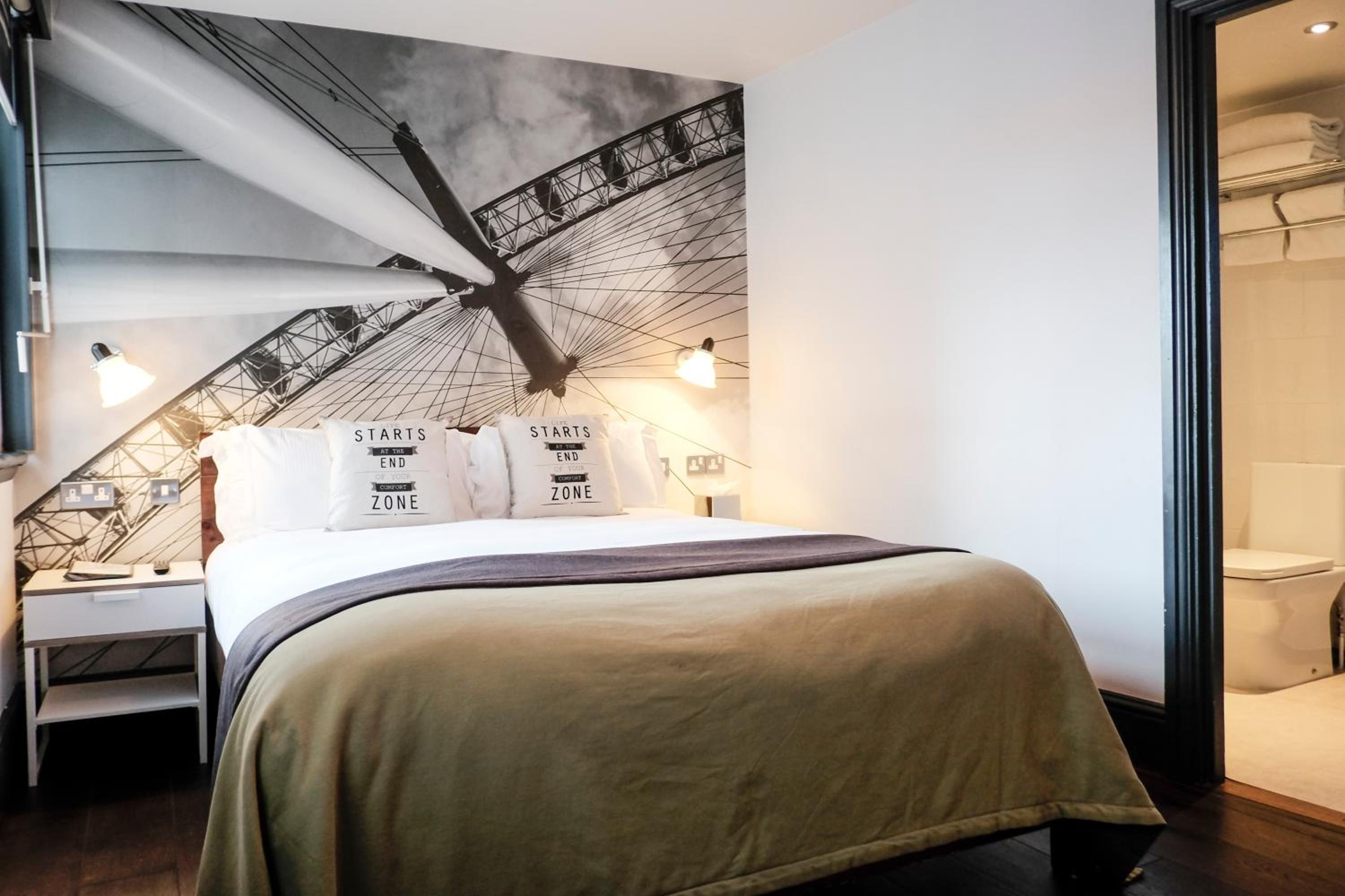 Double Room with Shower photo 3