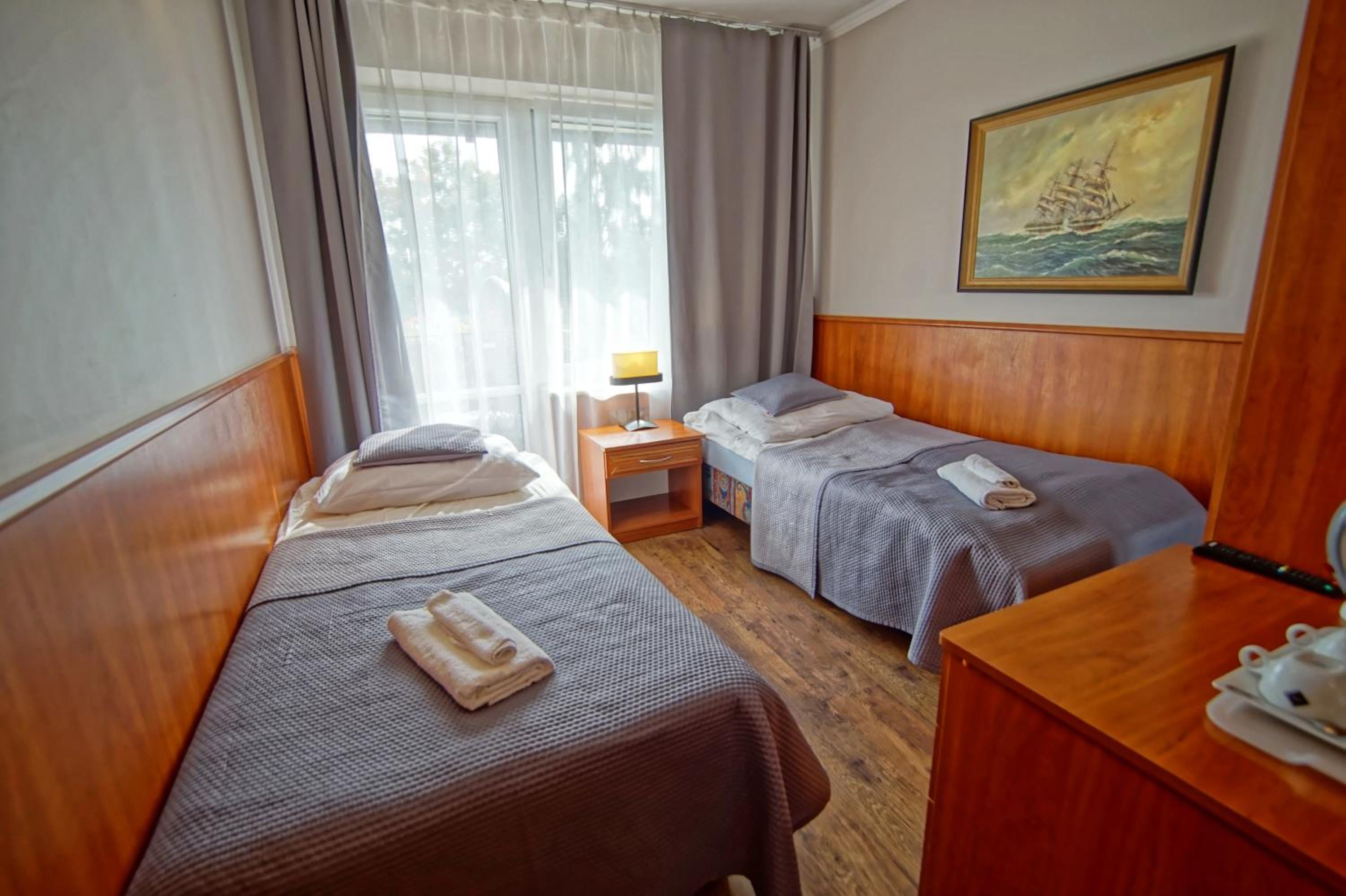 Twin Room - Photo 4