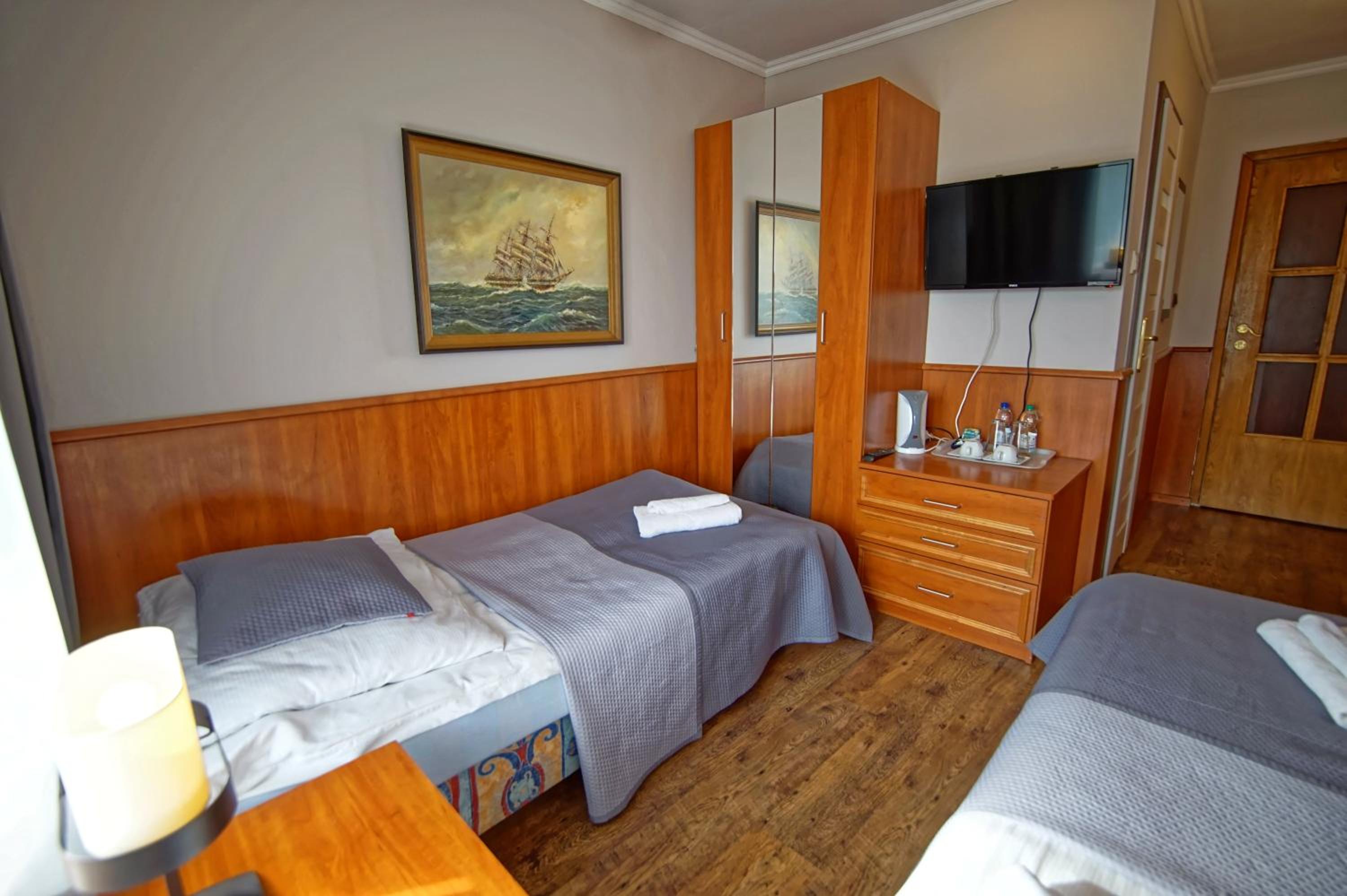 Twin Room - Photo 5