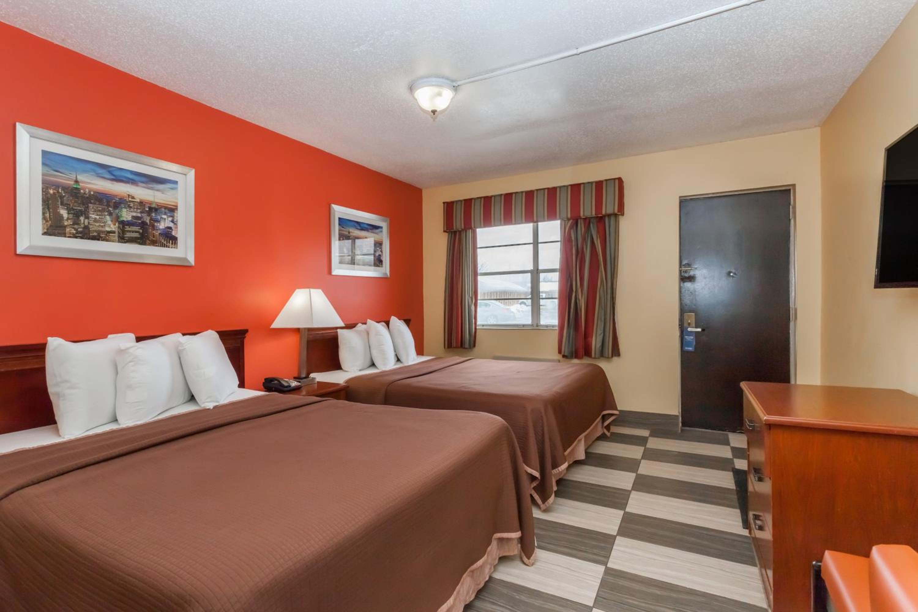 Queen Room with Two Queen Beds - Non-Smoking photo 1