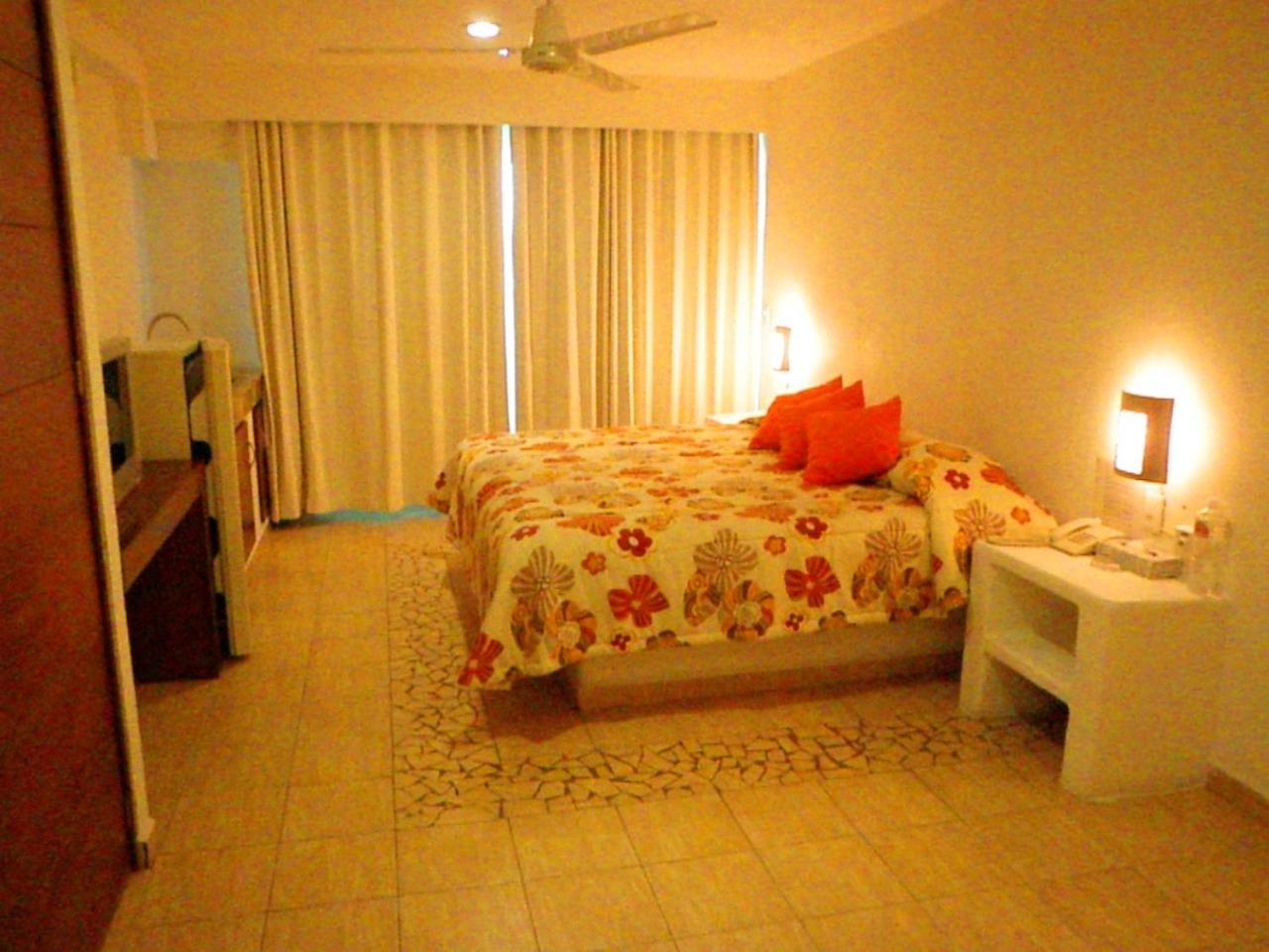 Queen Room with Balcony photo 2