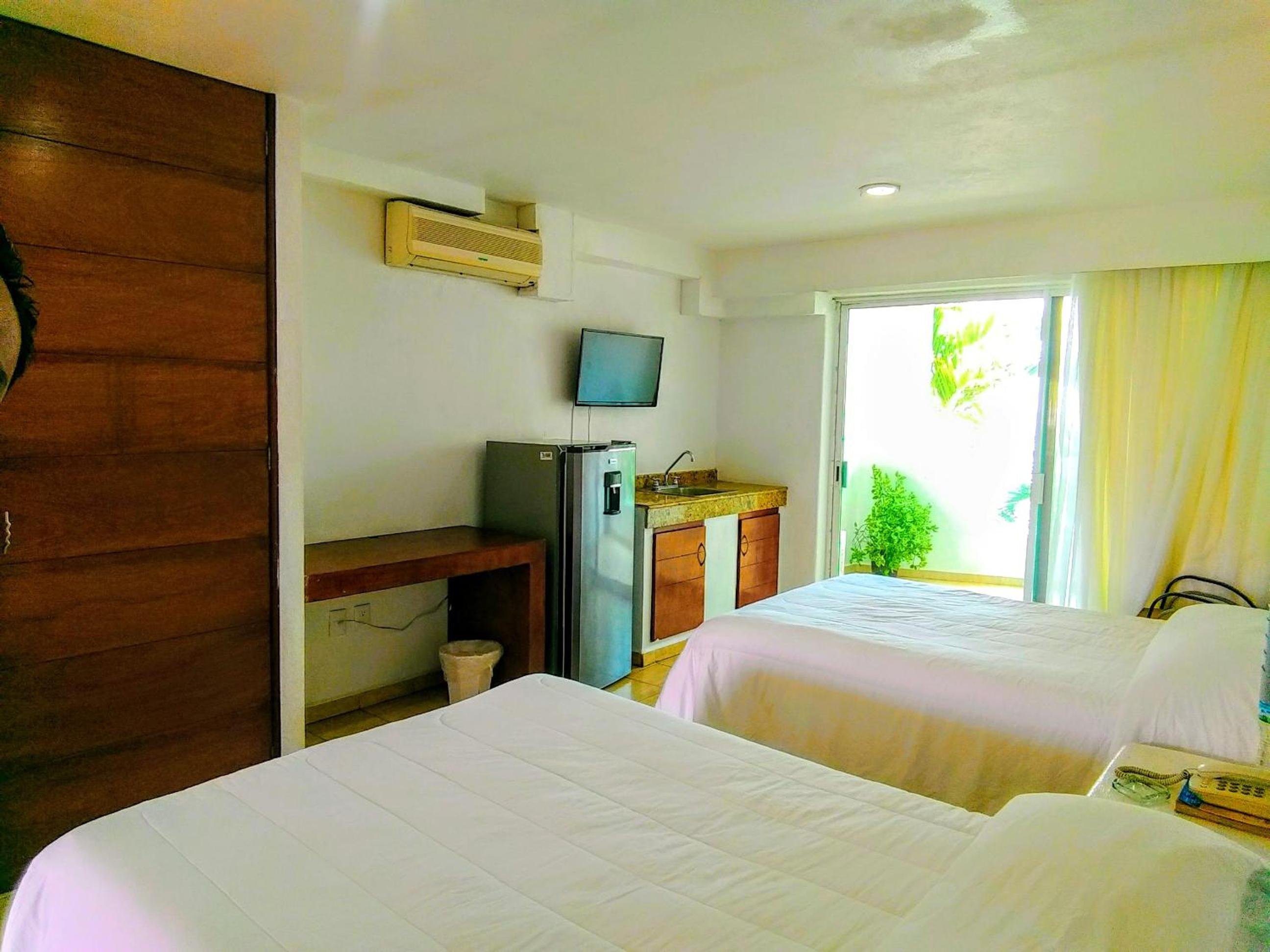 Double Room with Two Double Beds photo 1