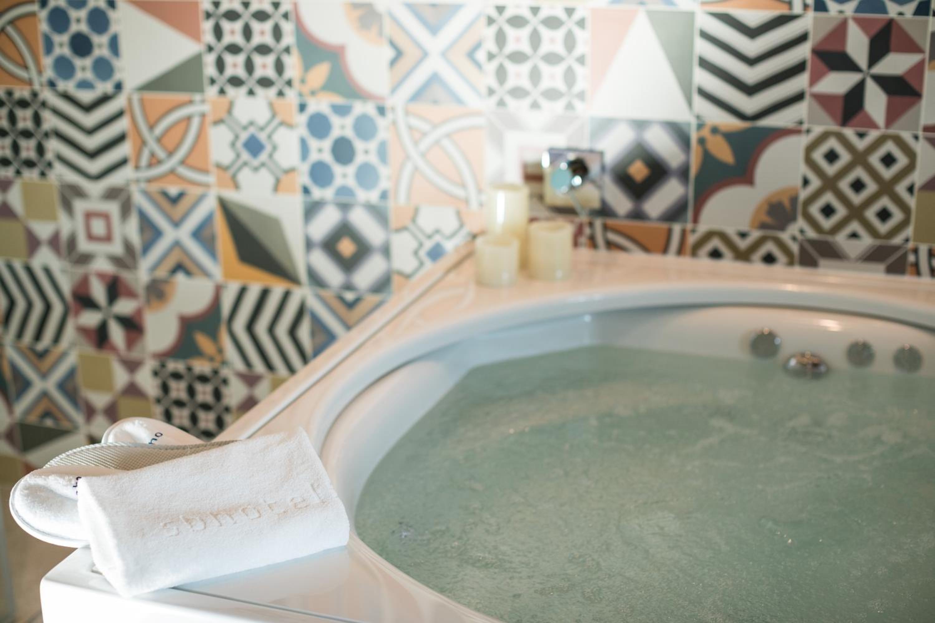 Suite with Hot Tub photo 2
