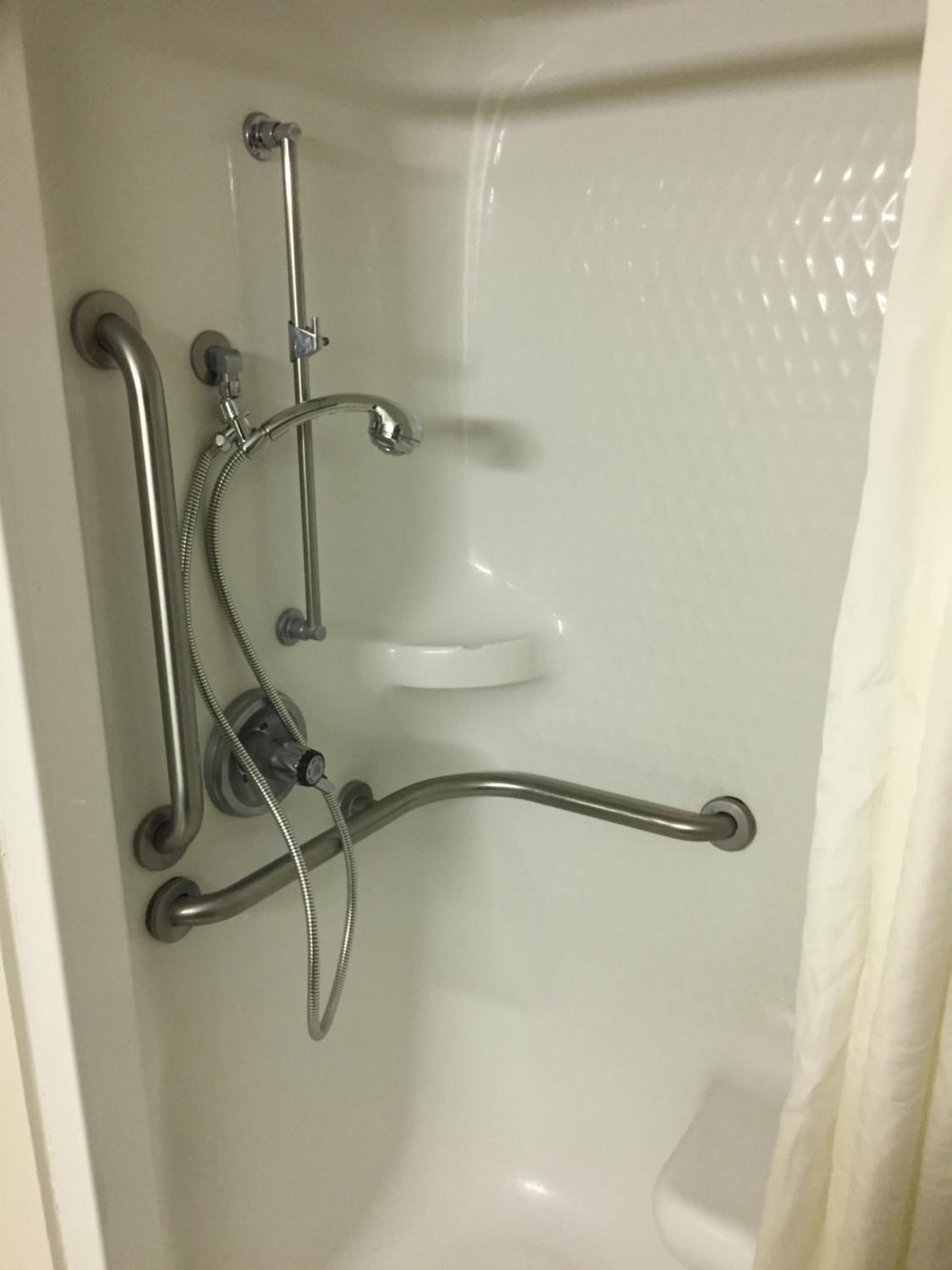 King Room with Roll-In Shower - Mobility/Hearing Accessible - Non-Smoking - Photo 2