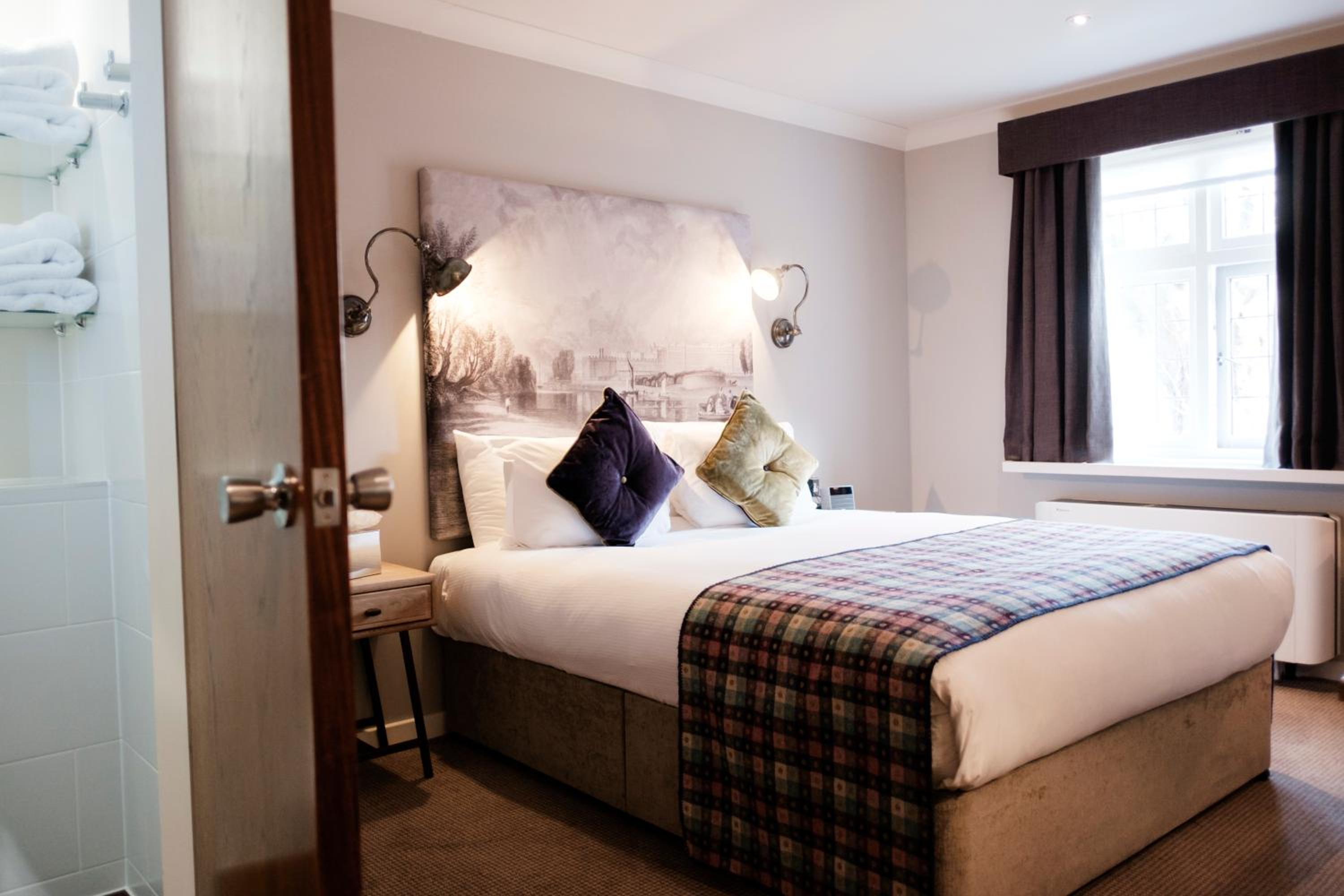 Deluxe King Room photo 1