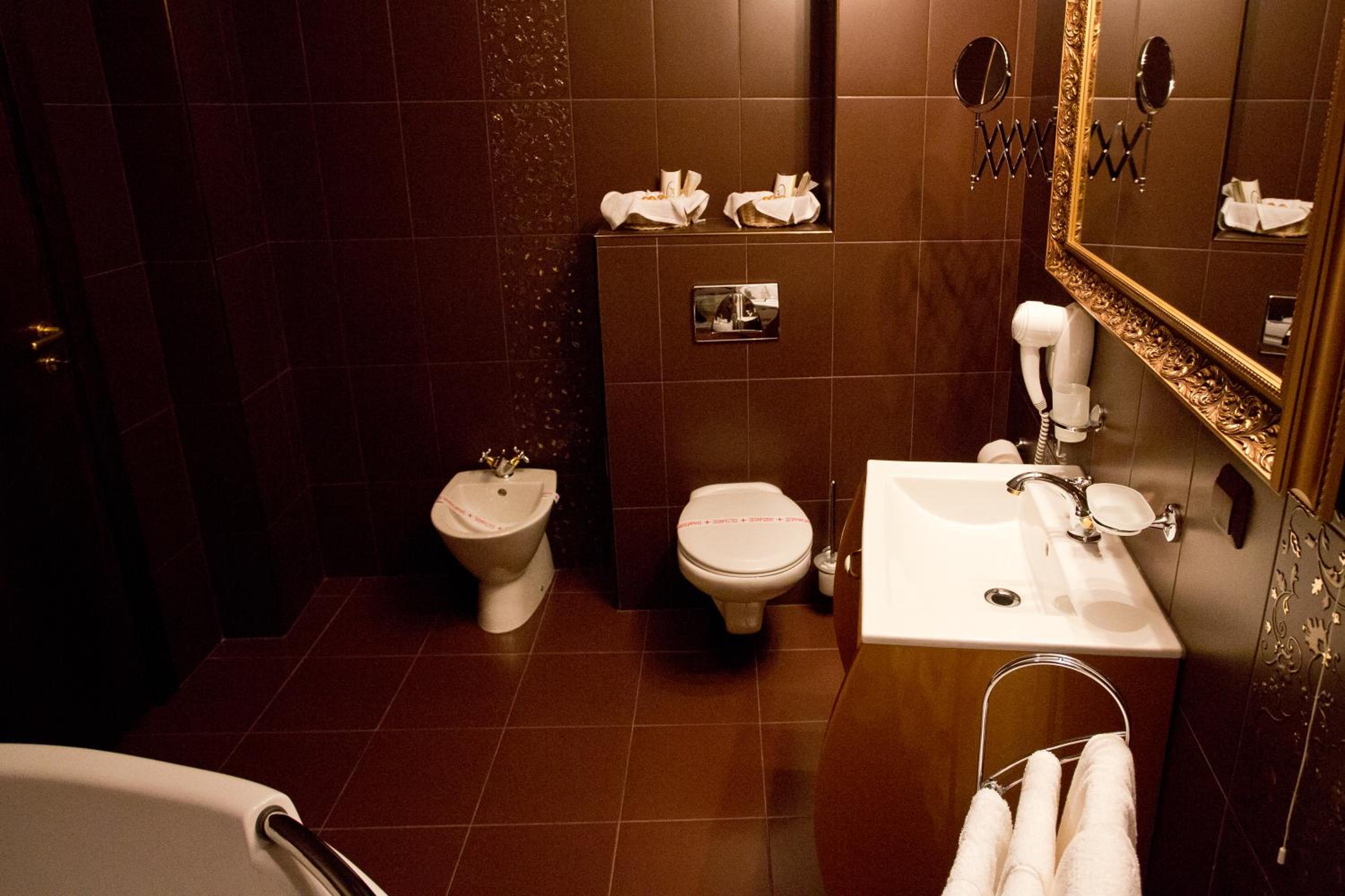 VIP Junior Suite with Free Underground Parking - Photo 5