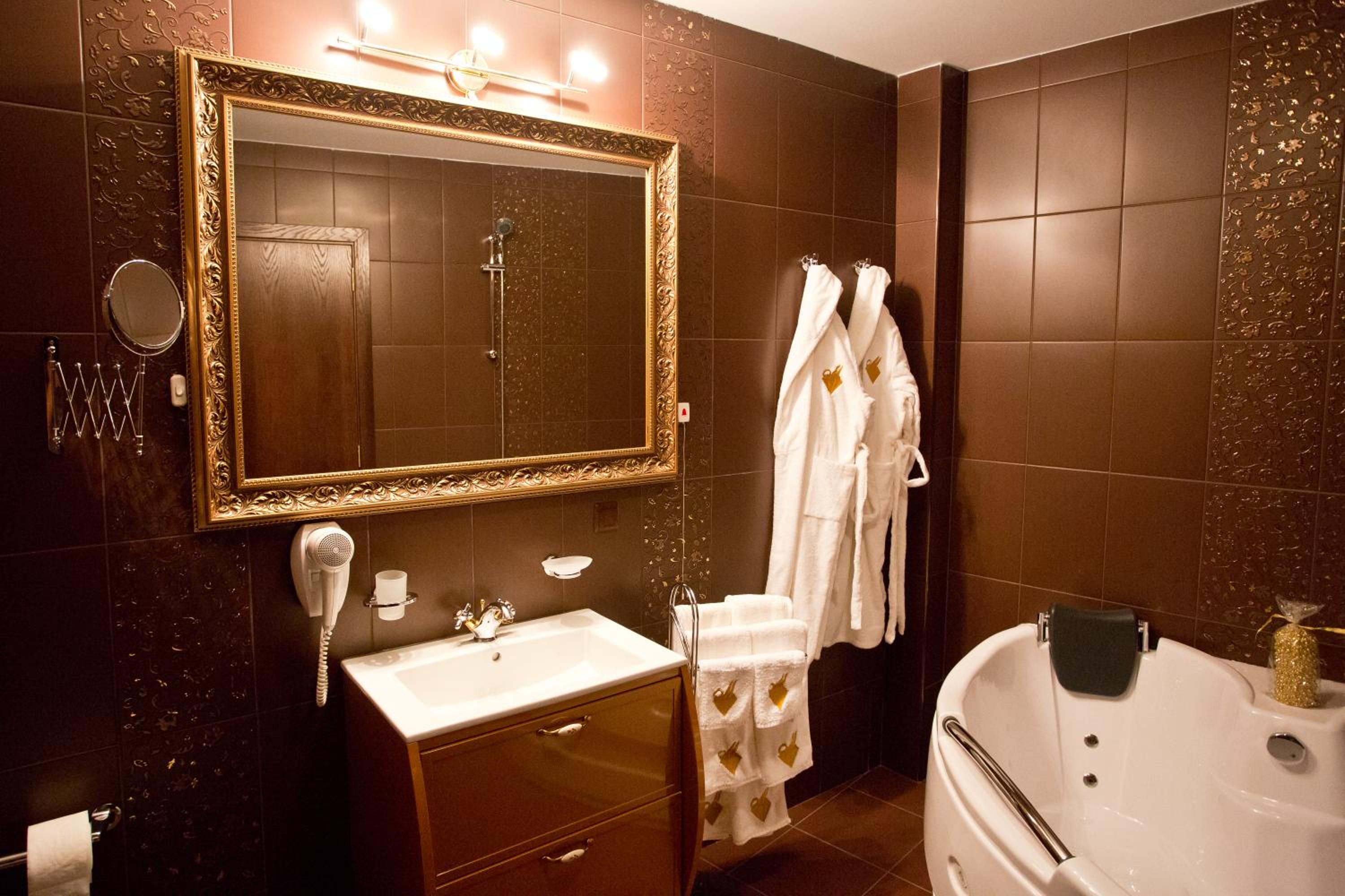 VIP Junior Suite with Free Underground Parking - Photo 6