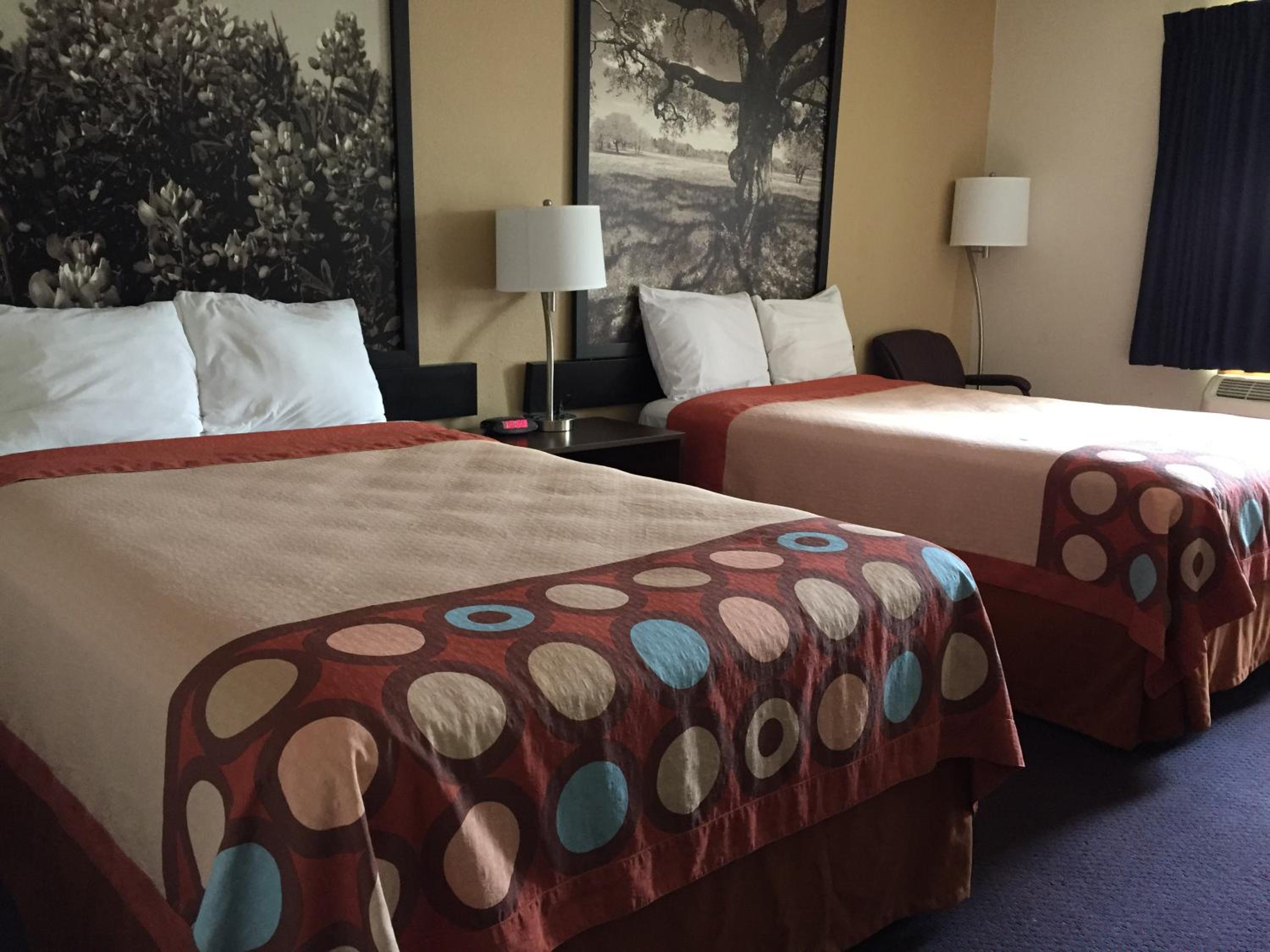 Double Room with Two Double Beds - Non-Smoking - Photo 4
