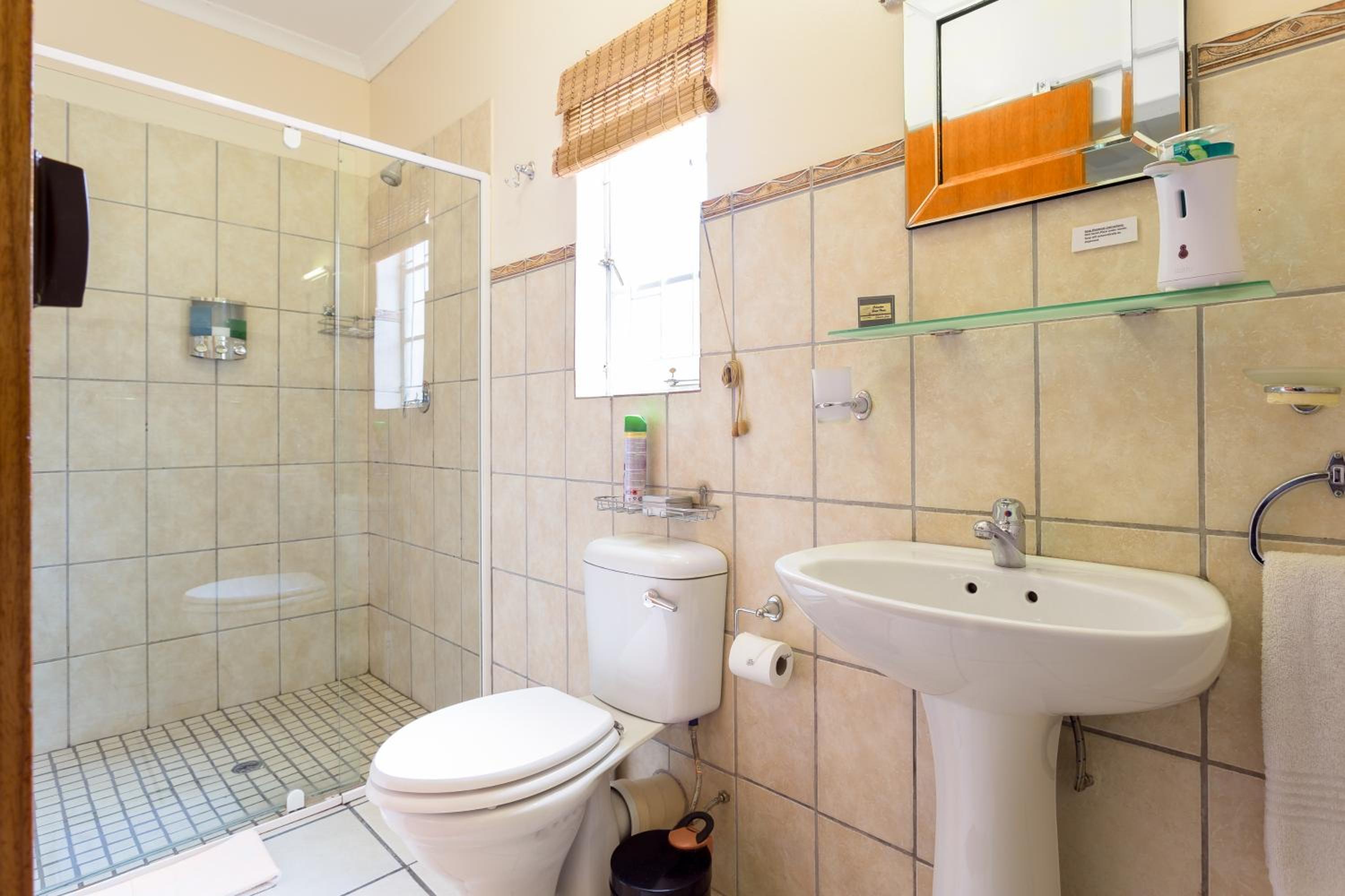 Twin Room with Shower photo 2