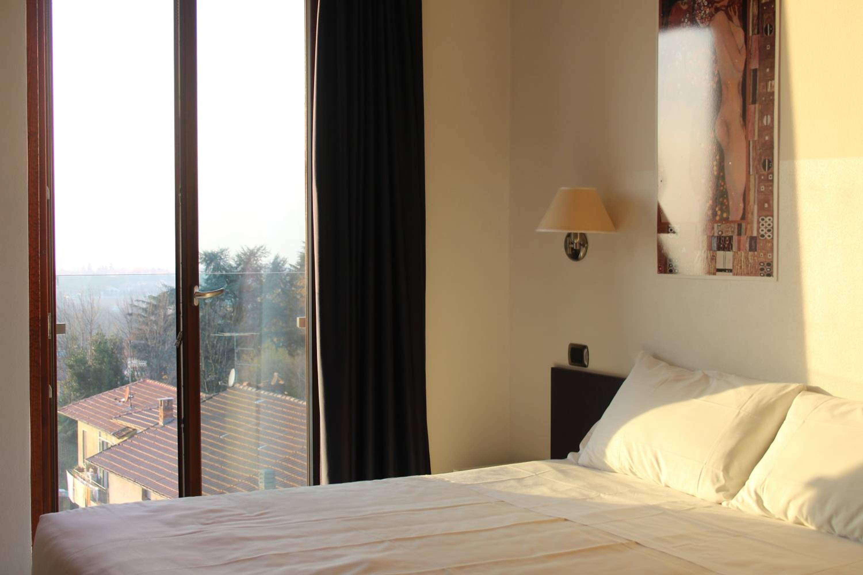 Deluxe Double or Twin Room - Photo 17