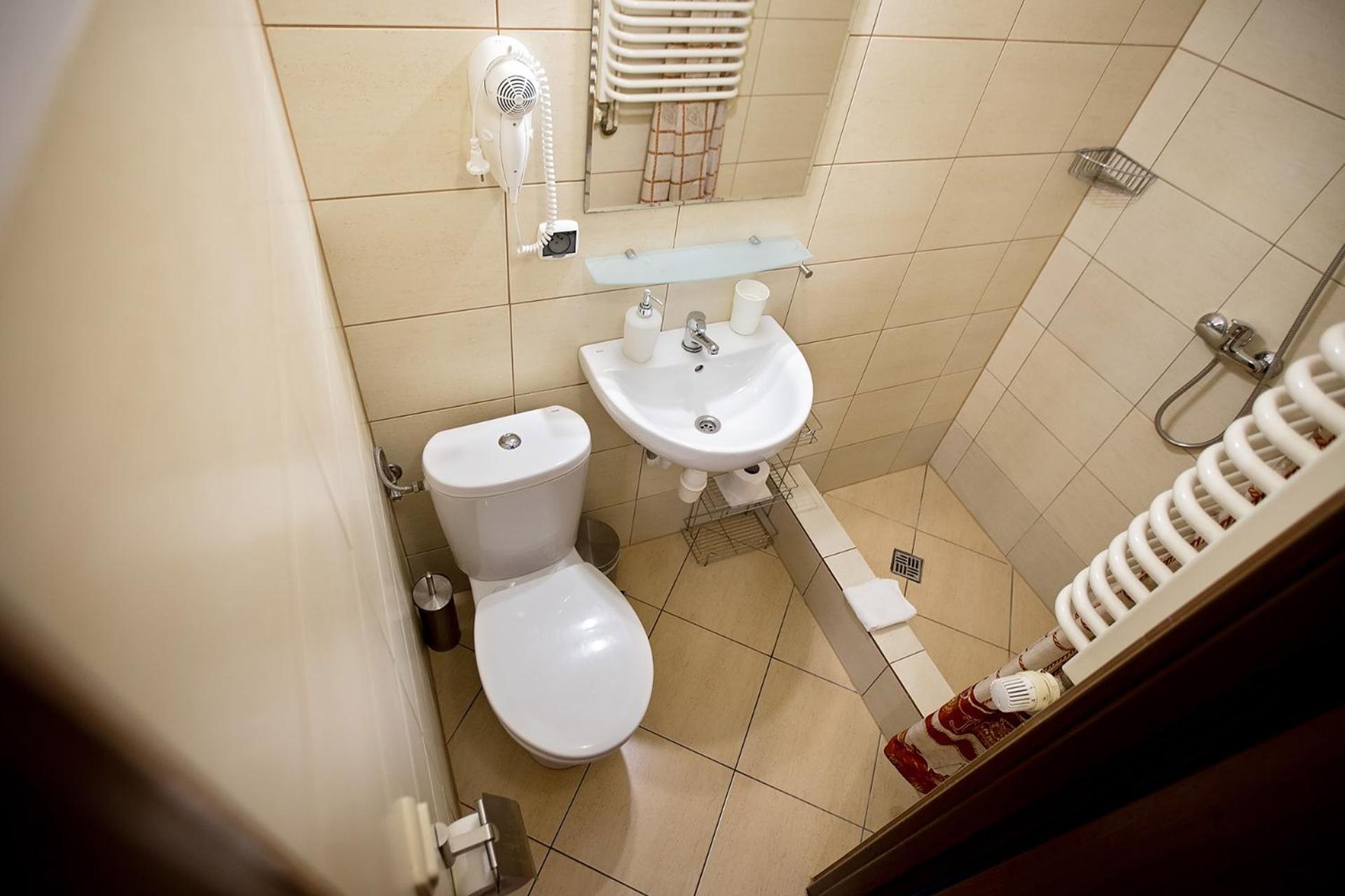 Standard Twin Room - Photo 8