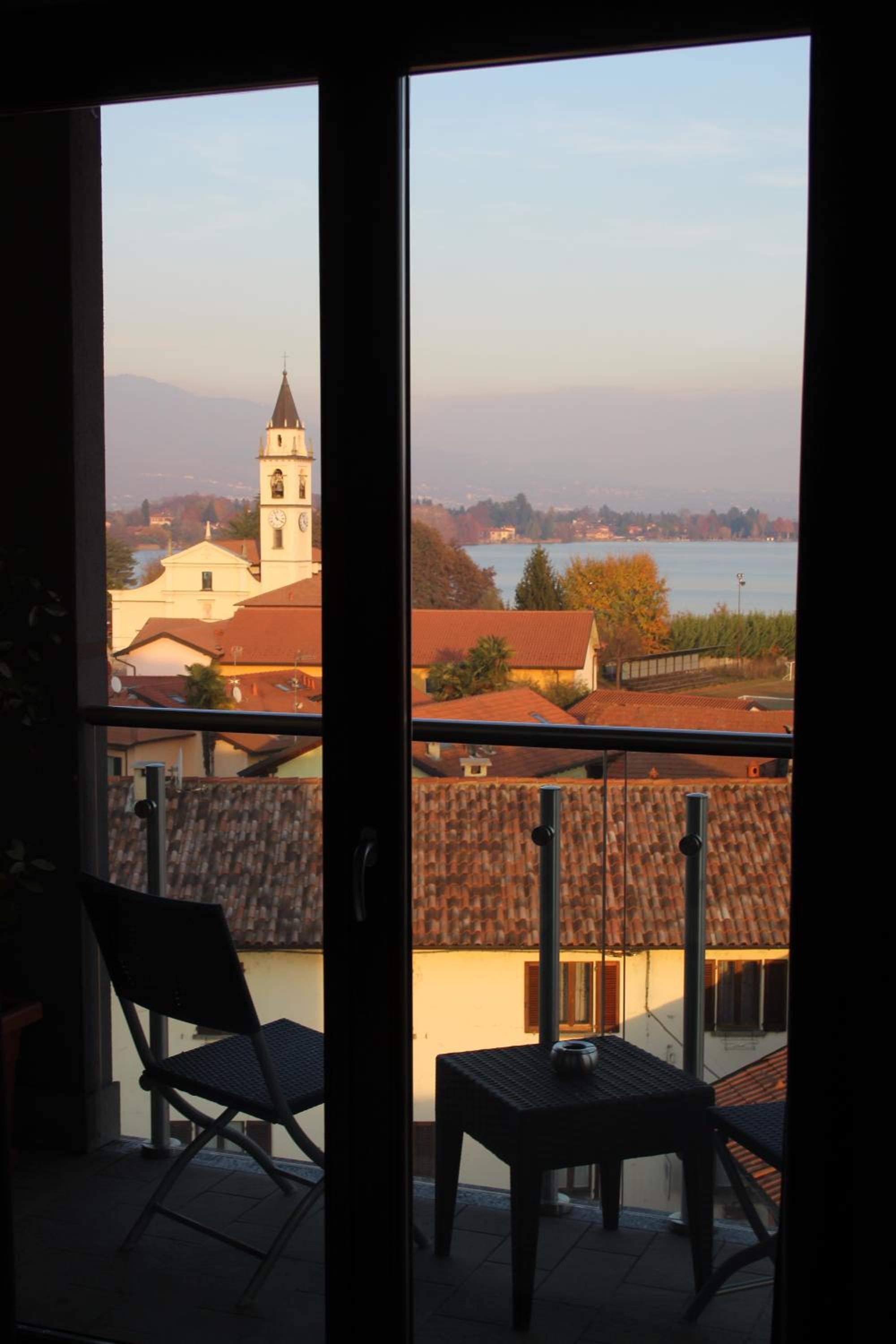 Double or Twin Room with Lake View - Photo 16