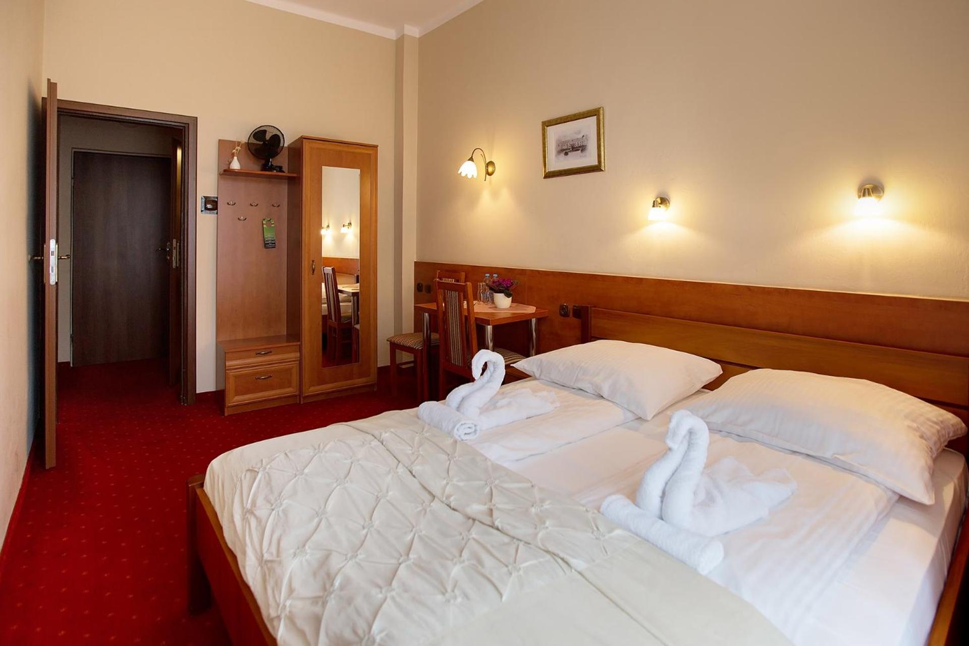 Standard Double or Twin Room - Photo 6