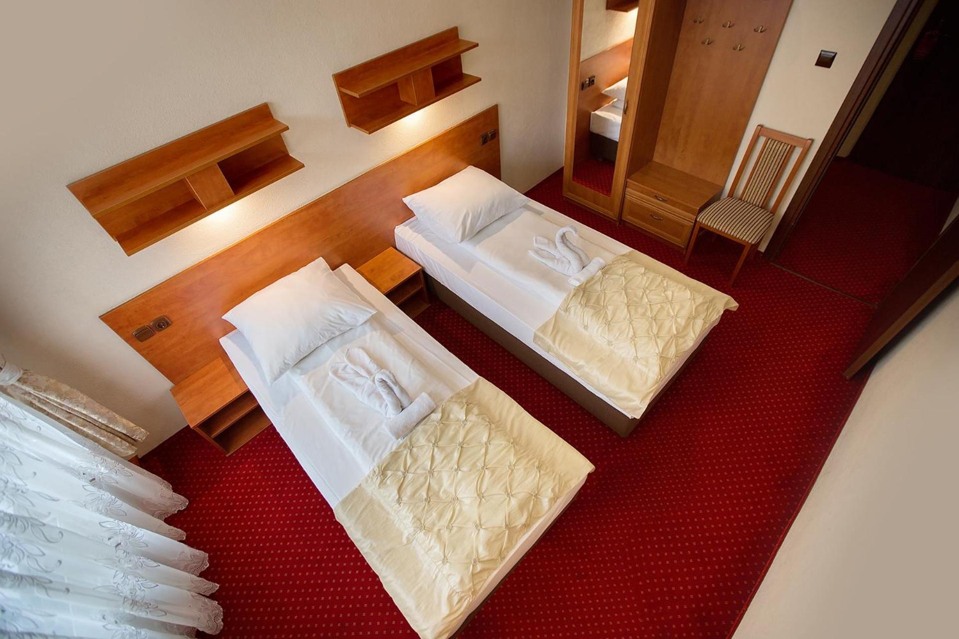 Standard Double or Twin Room - Photo 5