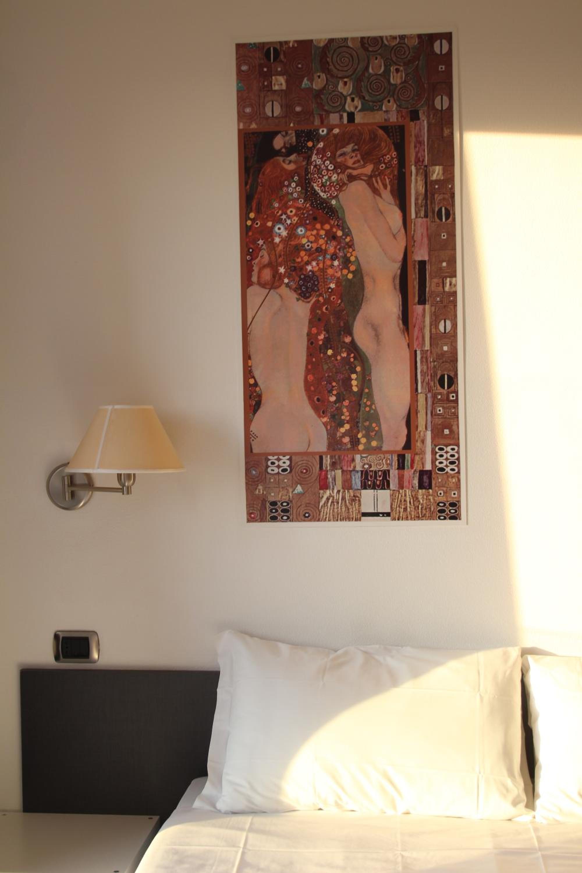 Deluxe Double or Twin Room - Photo 14