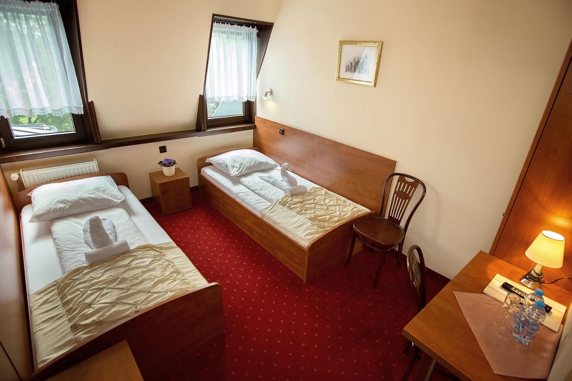Standard Twin Room - Photo 7