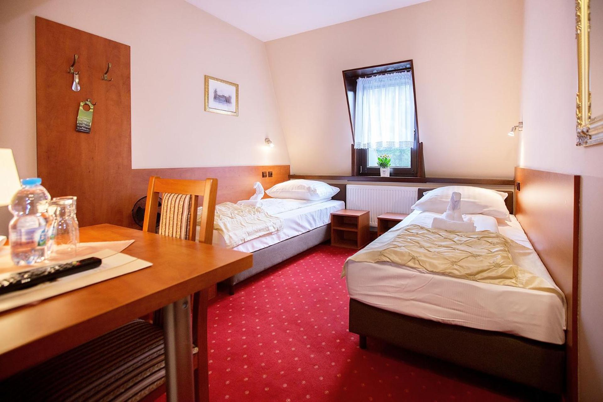 Standard Twin Room - Photo 1