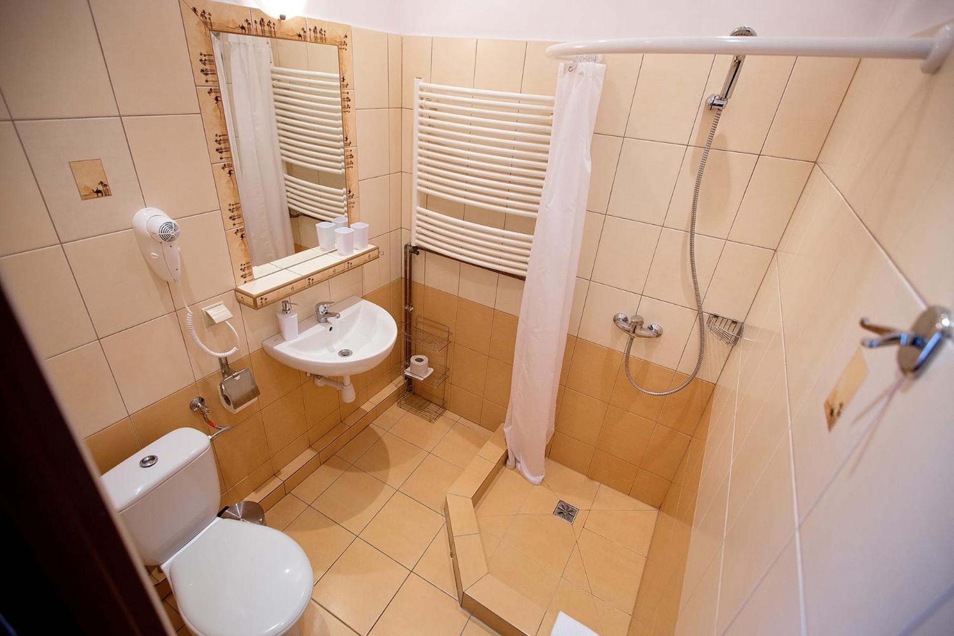 Double Room - Photo 5