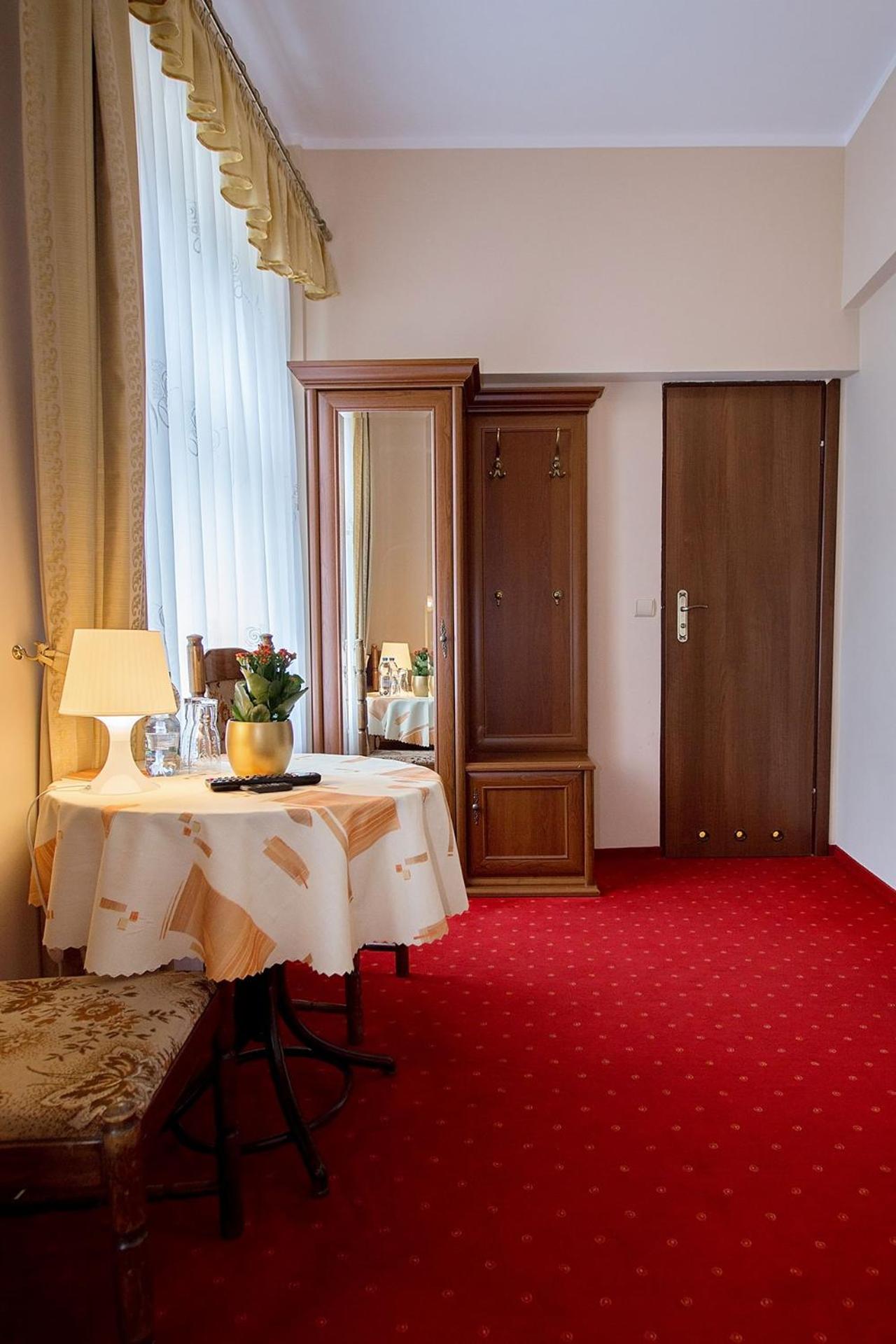 Double Room - Photo 8