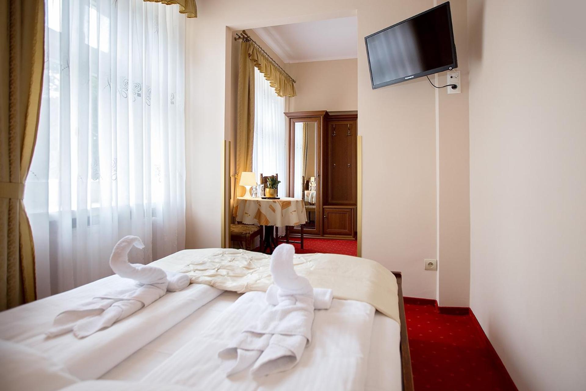 Double Room - Photo 10