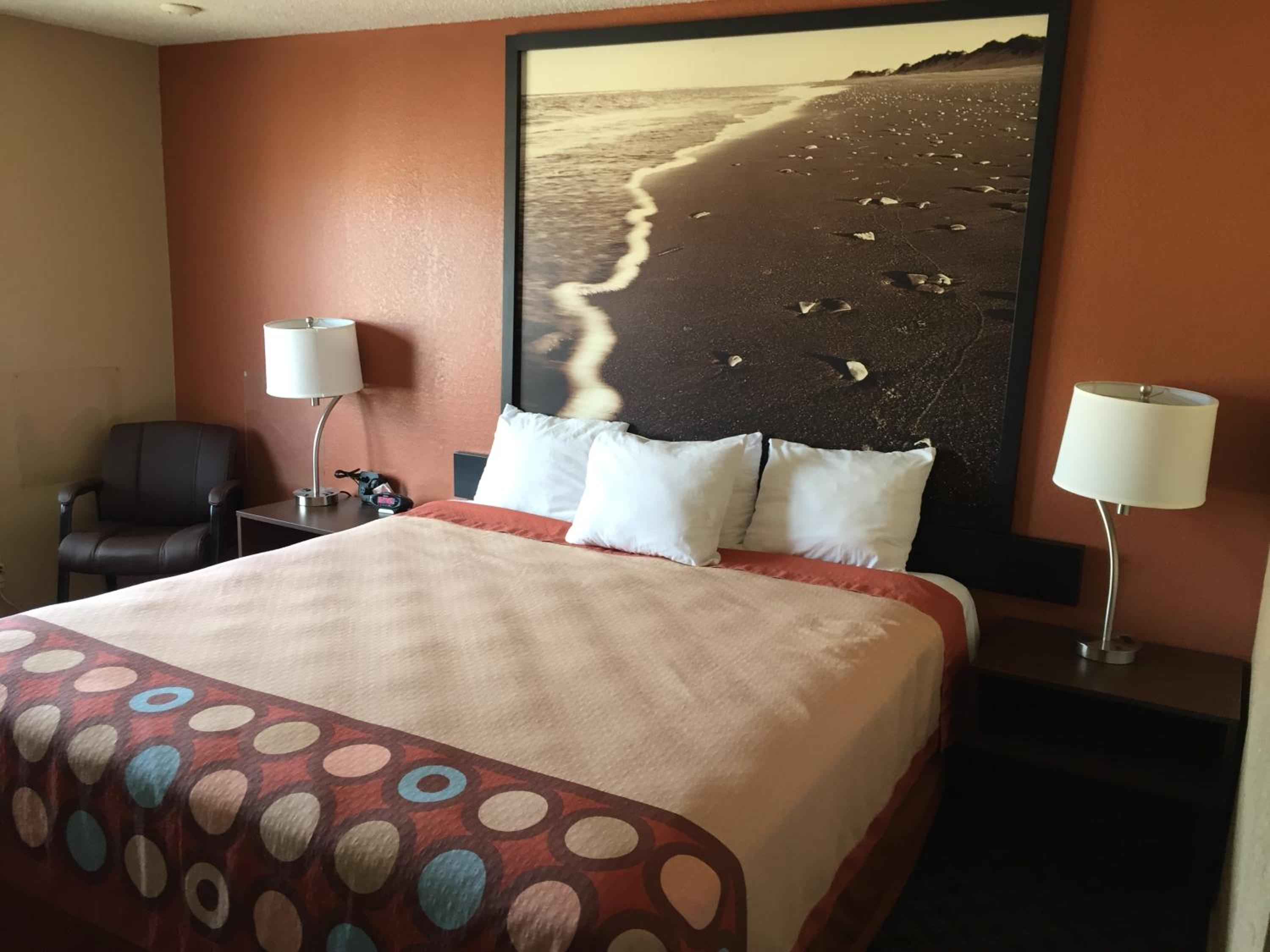 King Room - Non-Smoking - Photo 6
