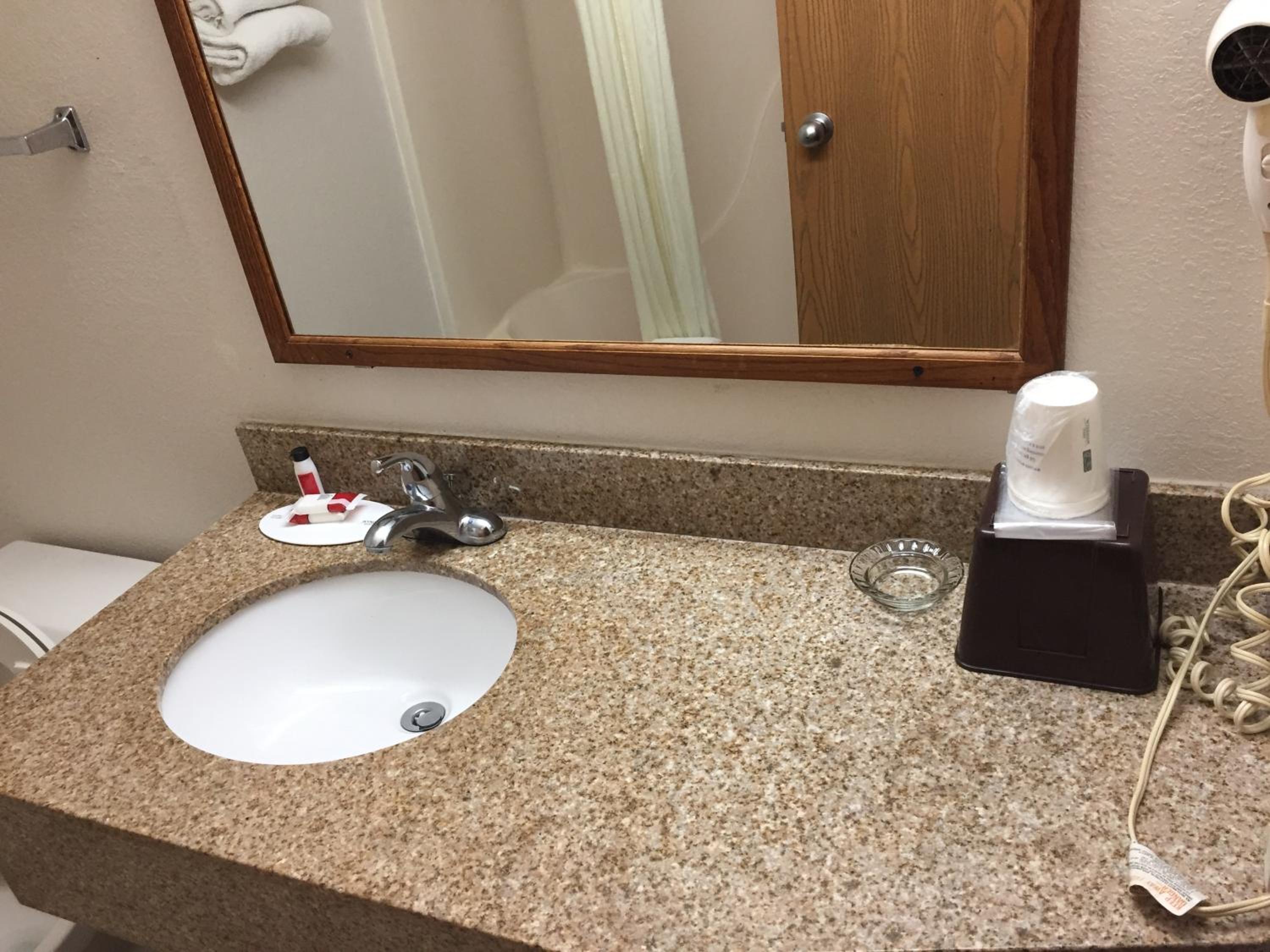 King Room - Non-Smoking - Photo 2