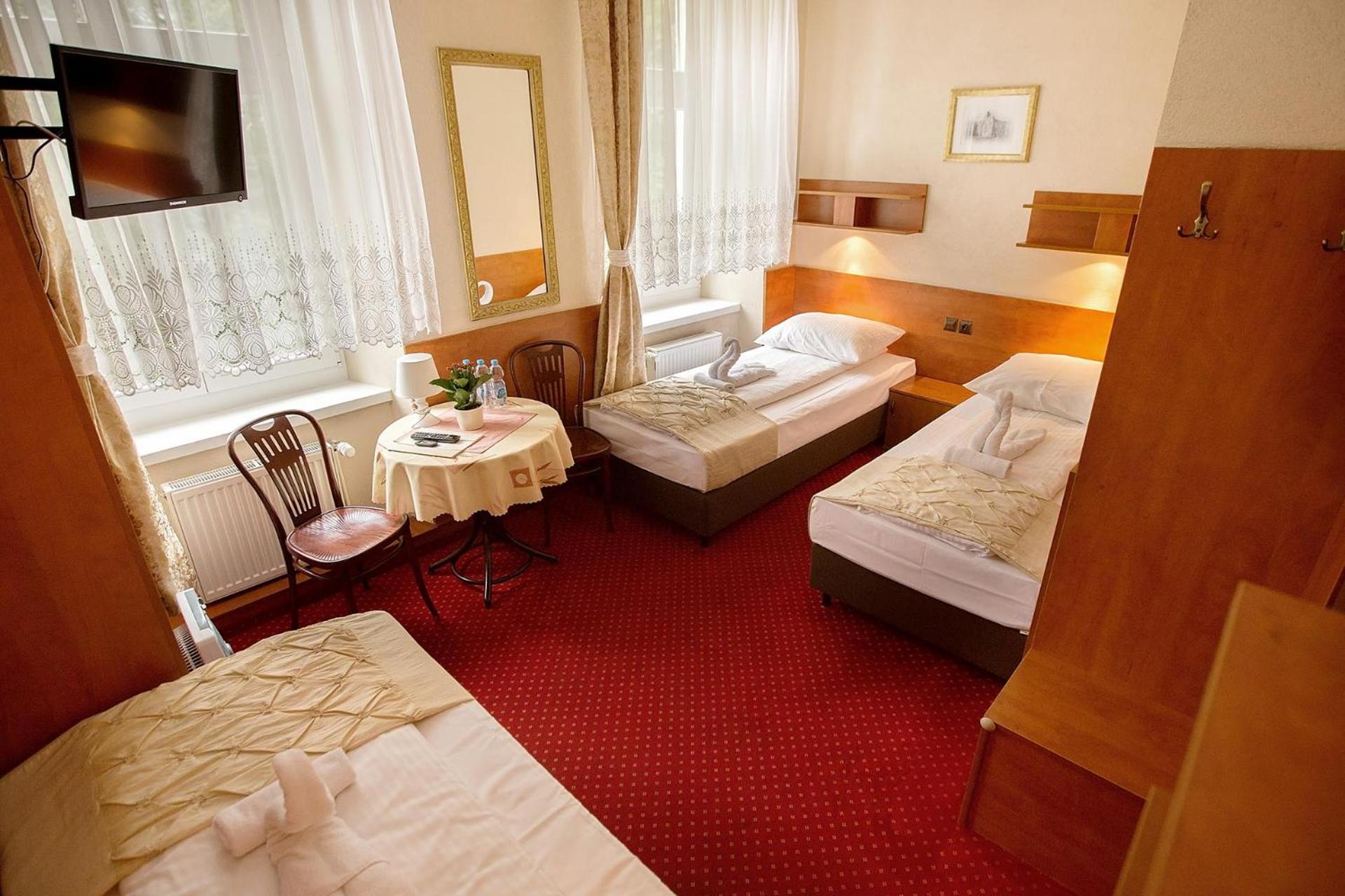Standard Triple Room - Photo 11