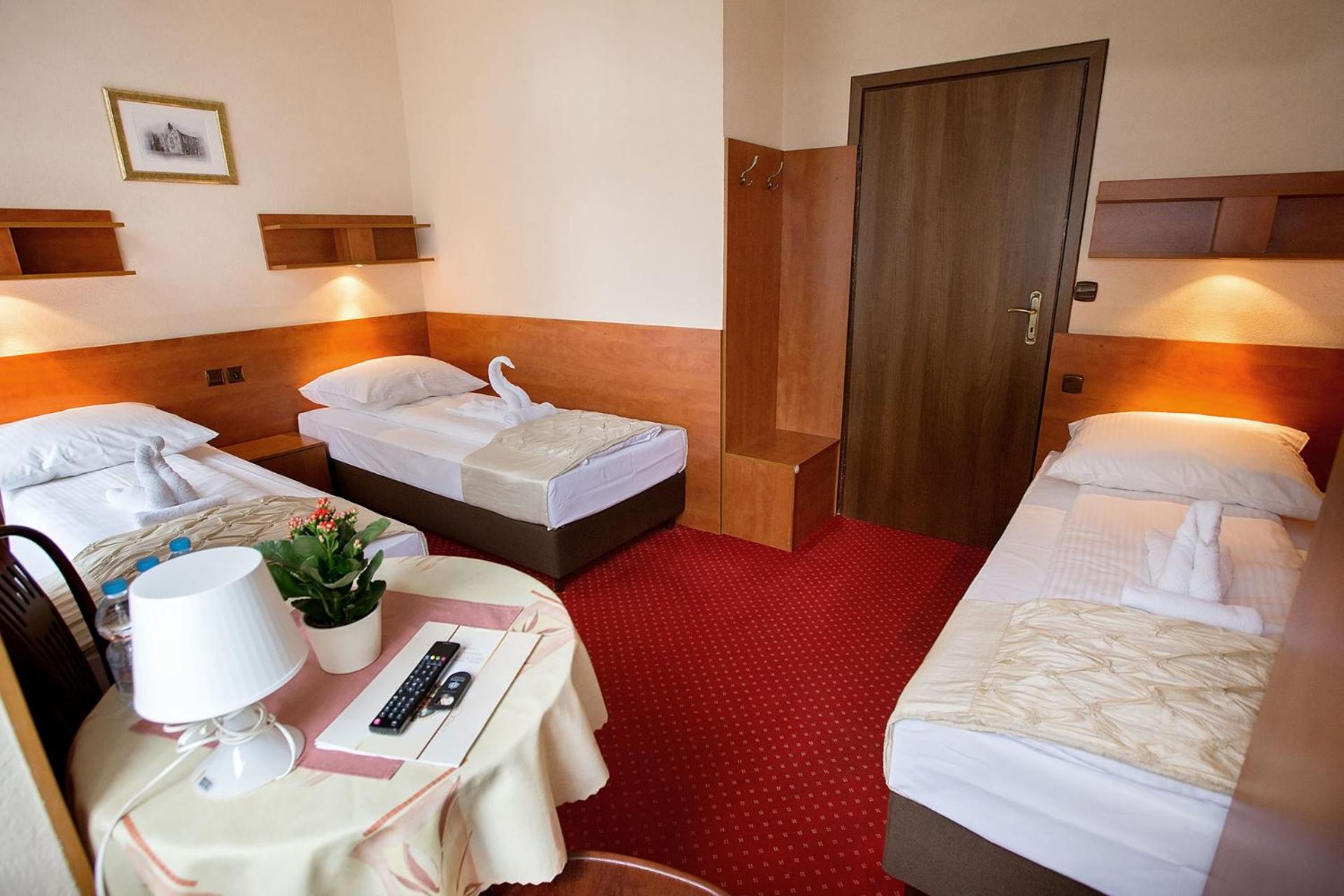 Standard Triple Room - Photo 3