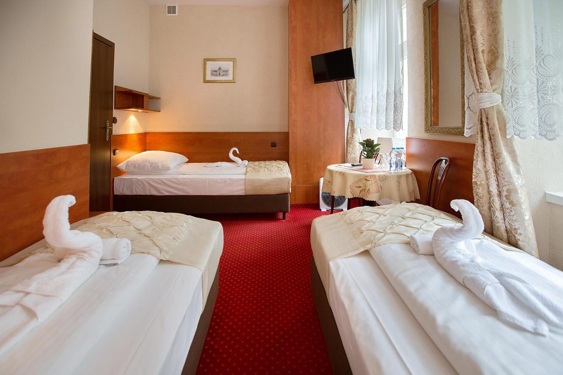 Standard Triple Room - Photo 2