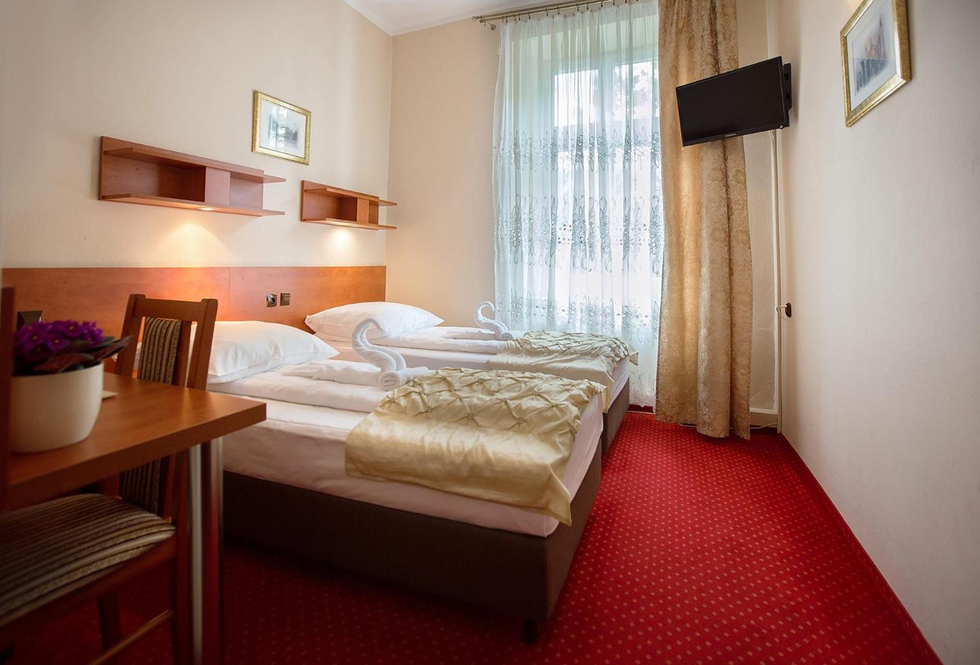 Small Twin Room - Photo 9