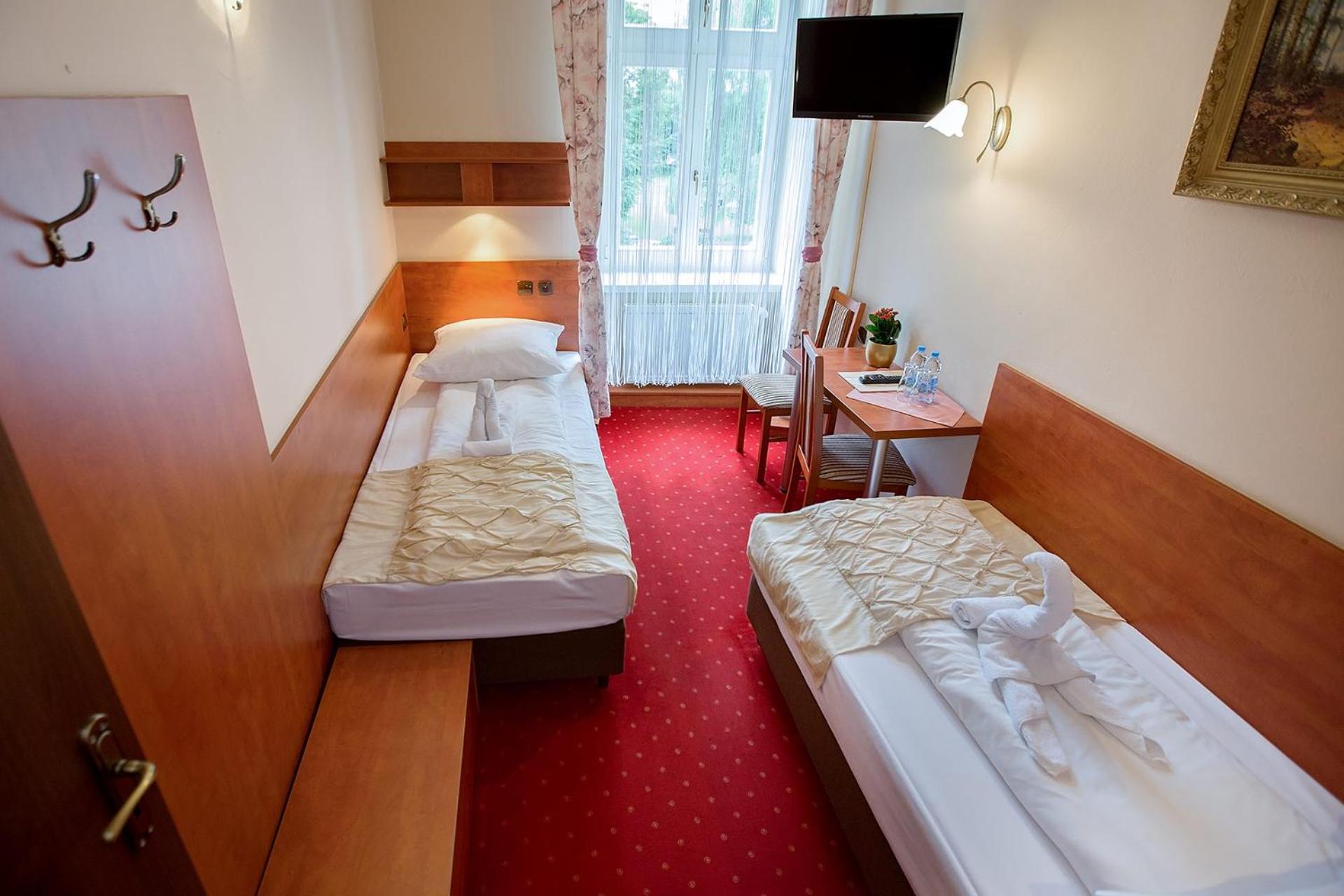 Small Twin Room - Photo 1