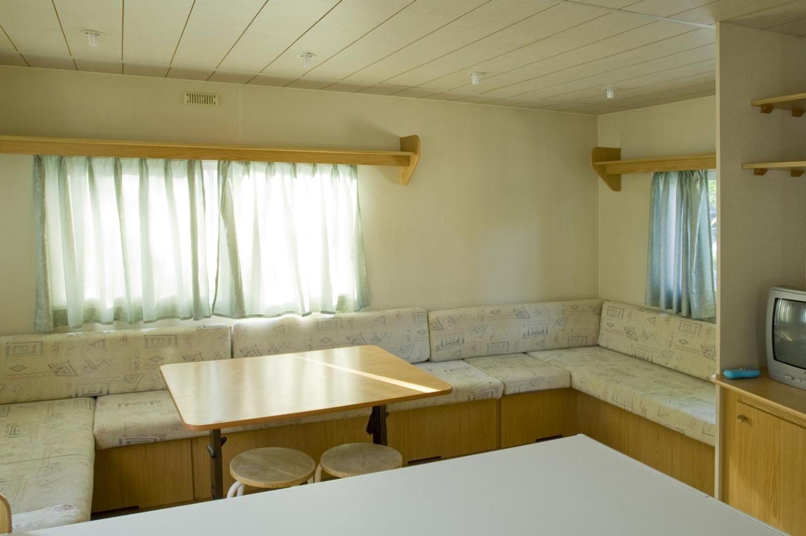 Mobile Home photo 2