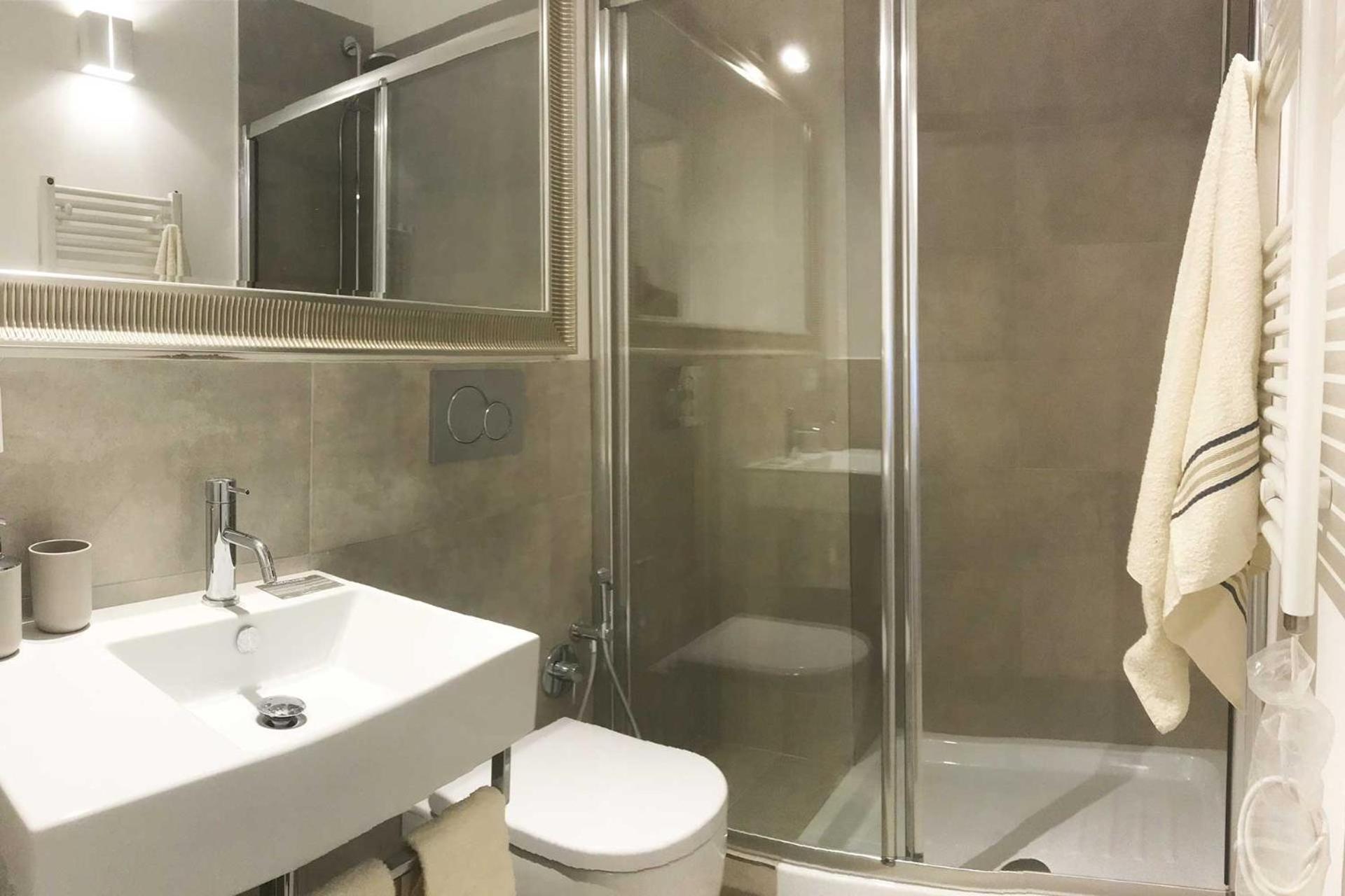 Double or Twin Room with Private Bathroom photo 2