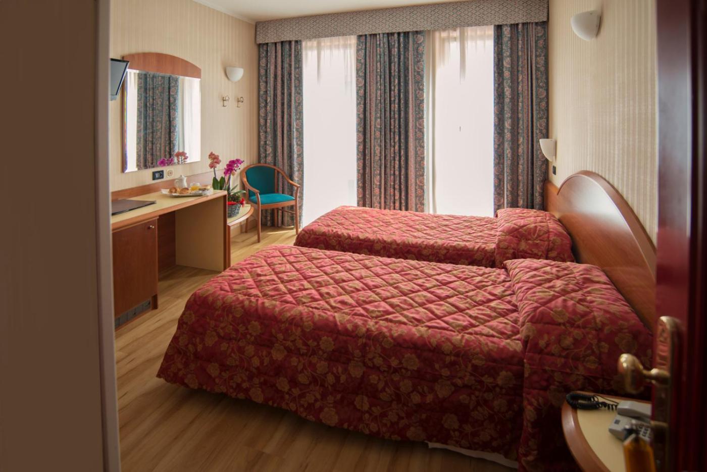 Standard Double Room - Photo 2