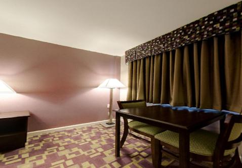 King Room - Non-Smoking - Photo 7
