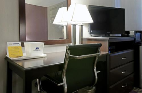 King Room - Non-Smoking - Photo 6