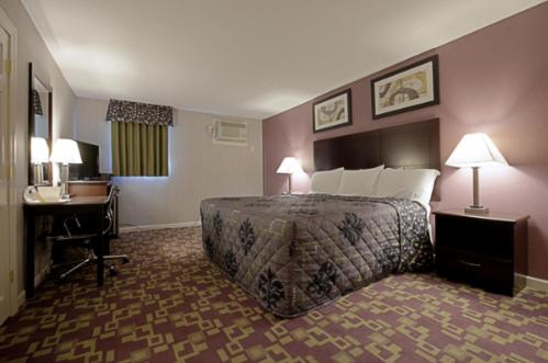 King Room - Non-Smoking - Photo 2