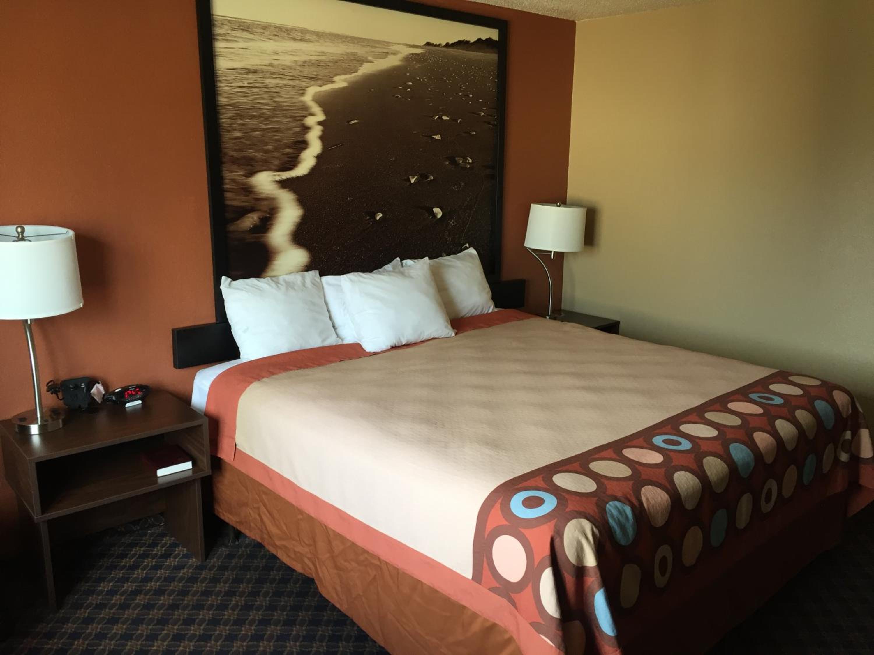 King Room - Non-Smoking - Photo 7