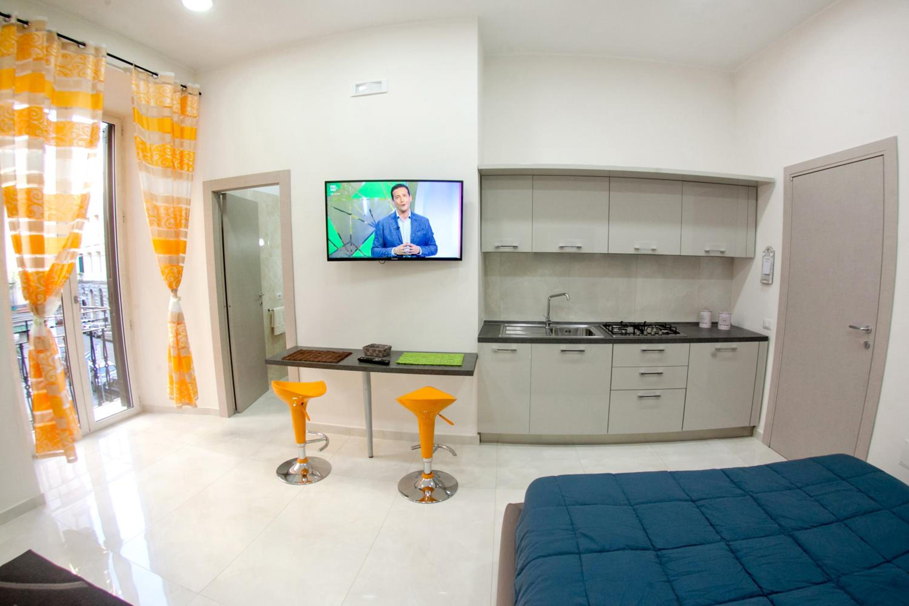 Studio (6 Adults)