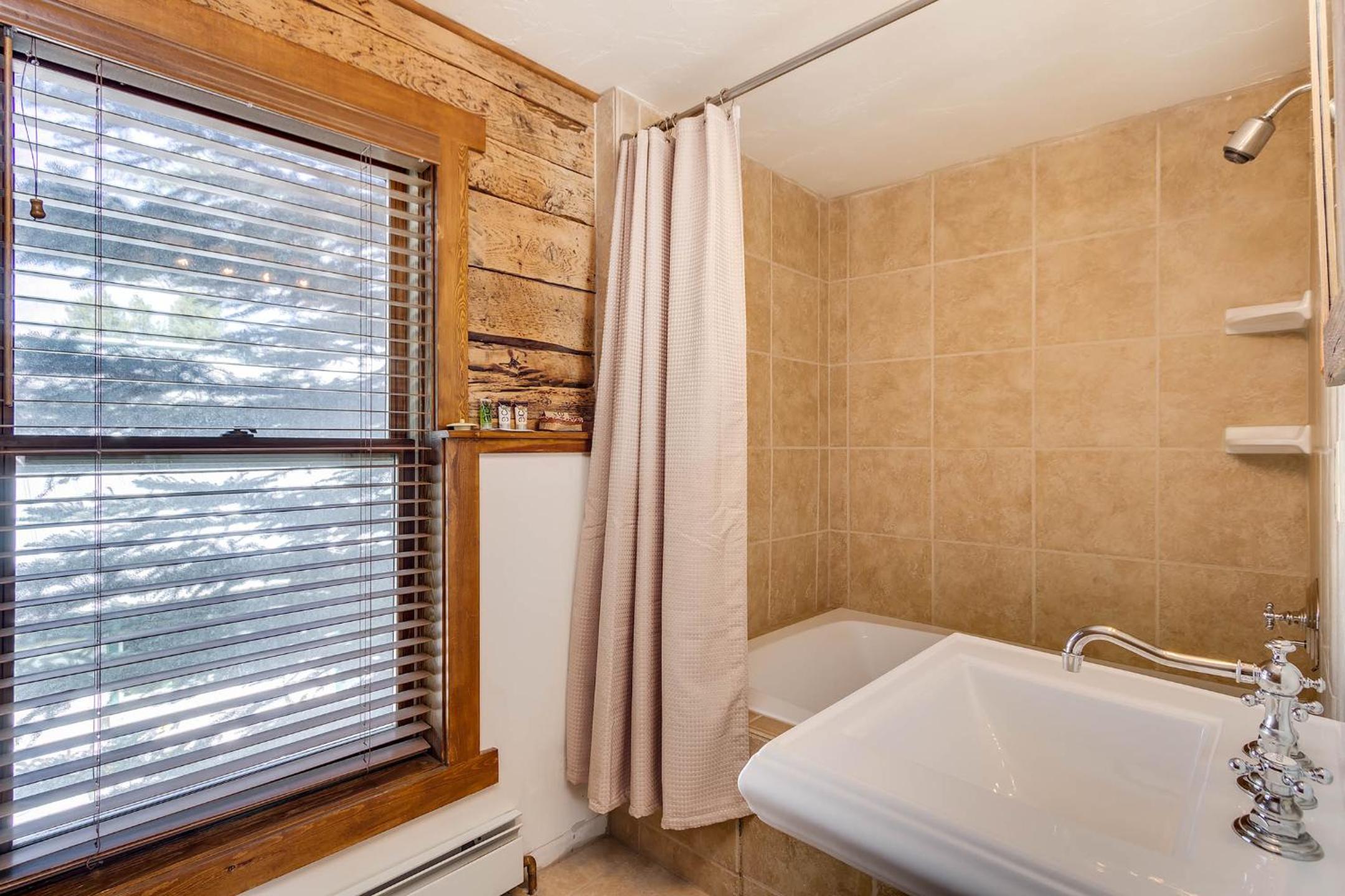 King Room with Spa Bath photo 2