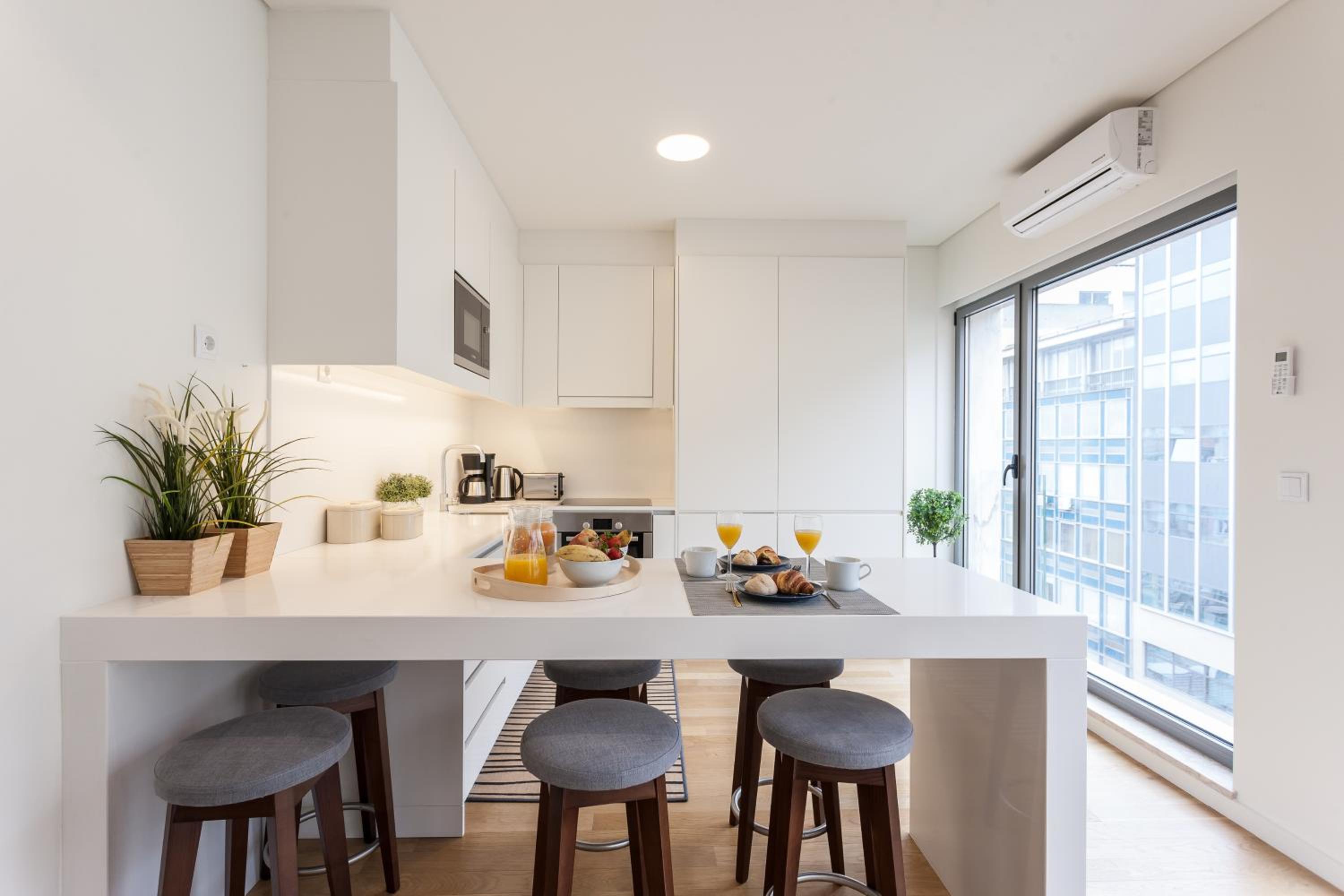 Two-Bedroom Apartment - Photo 2