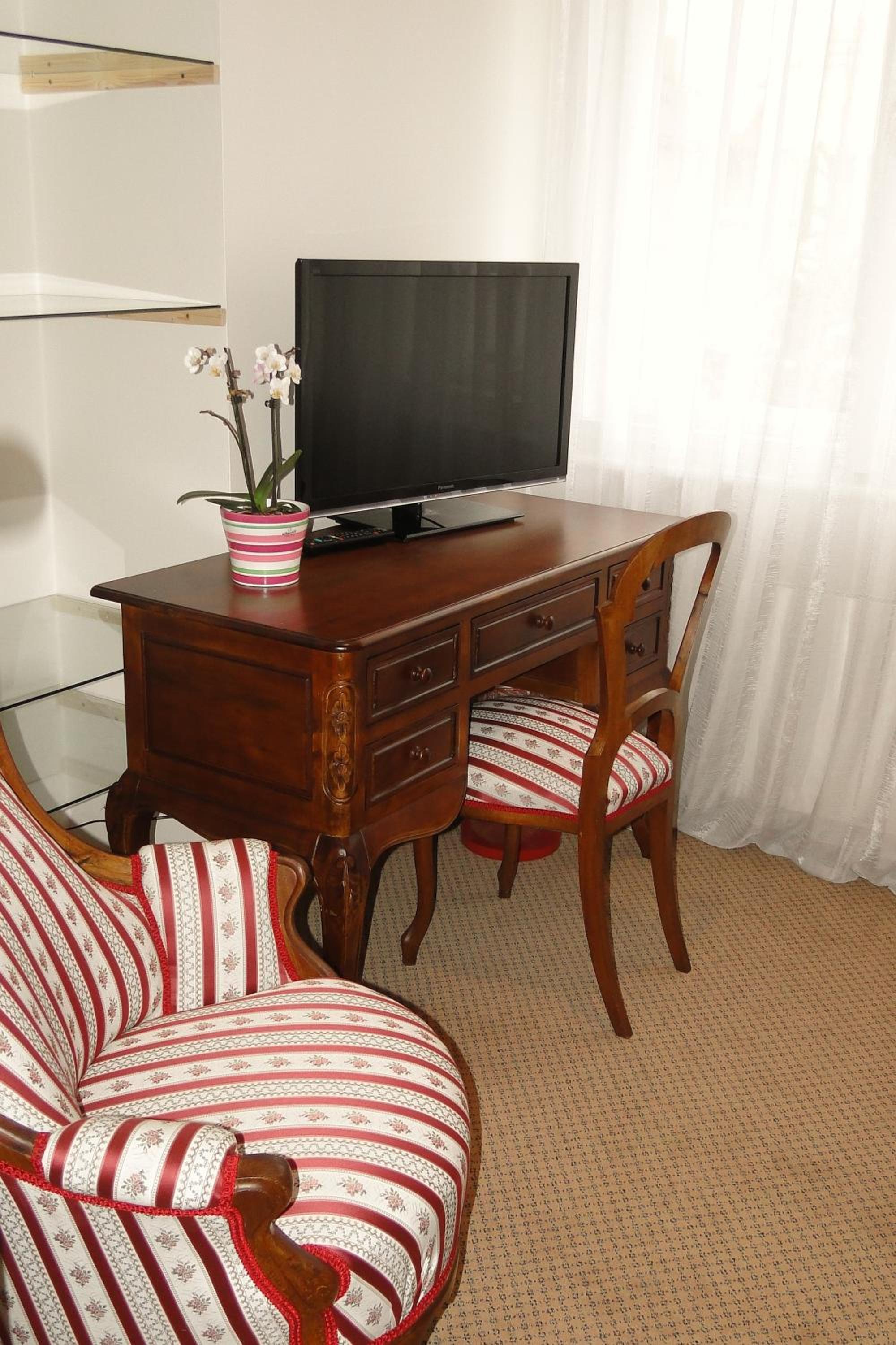 One-Bedroom Apartment - Photo 28