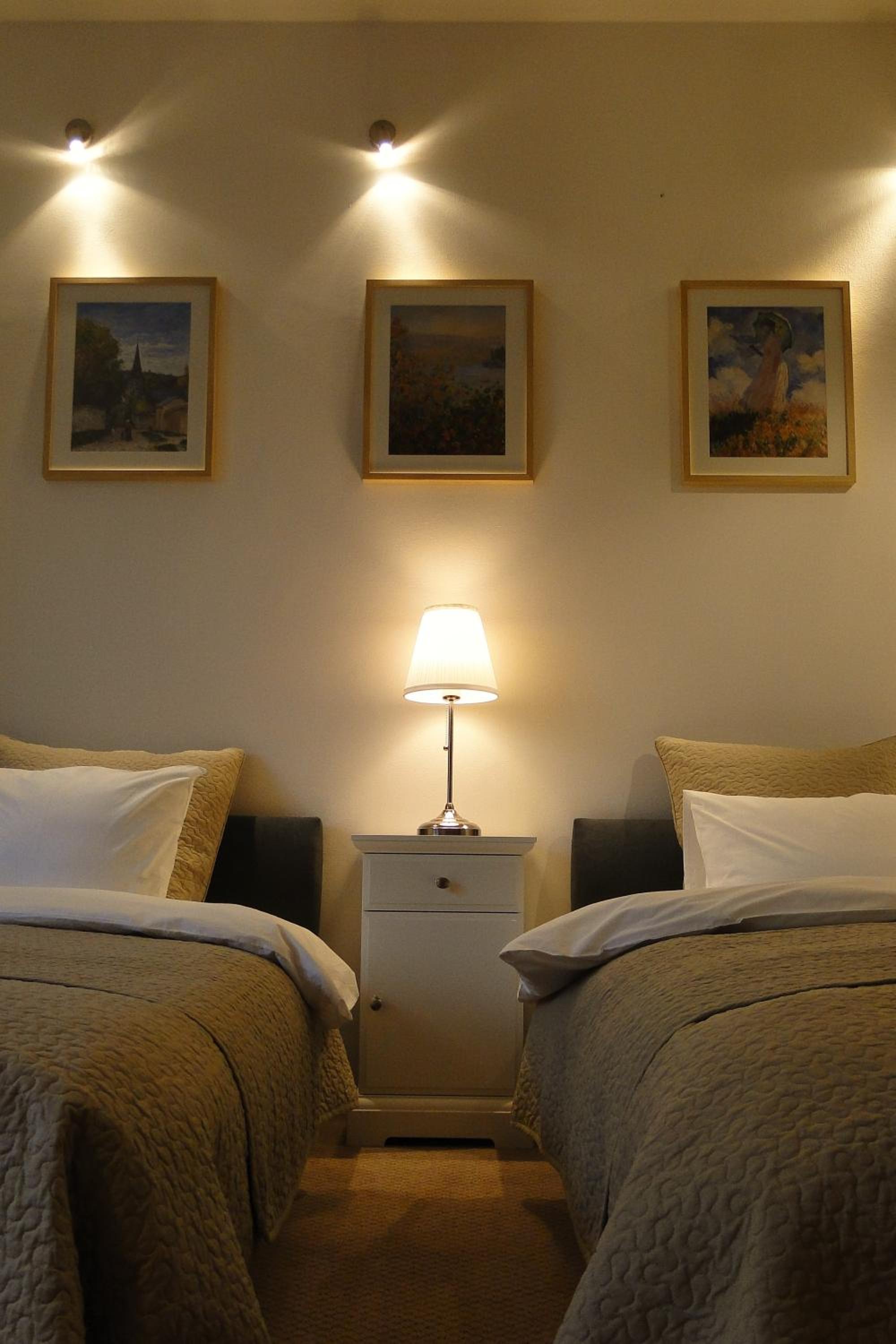 One-Bedroom Apartment - Photo 12