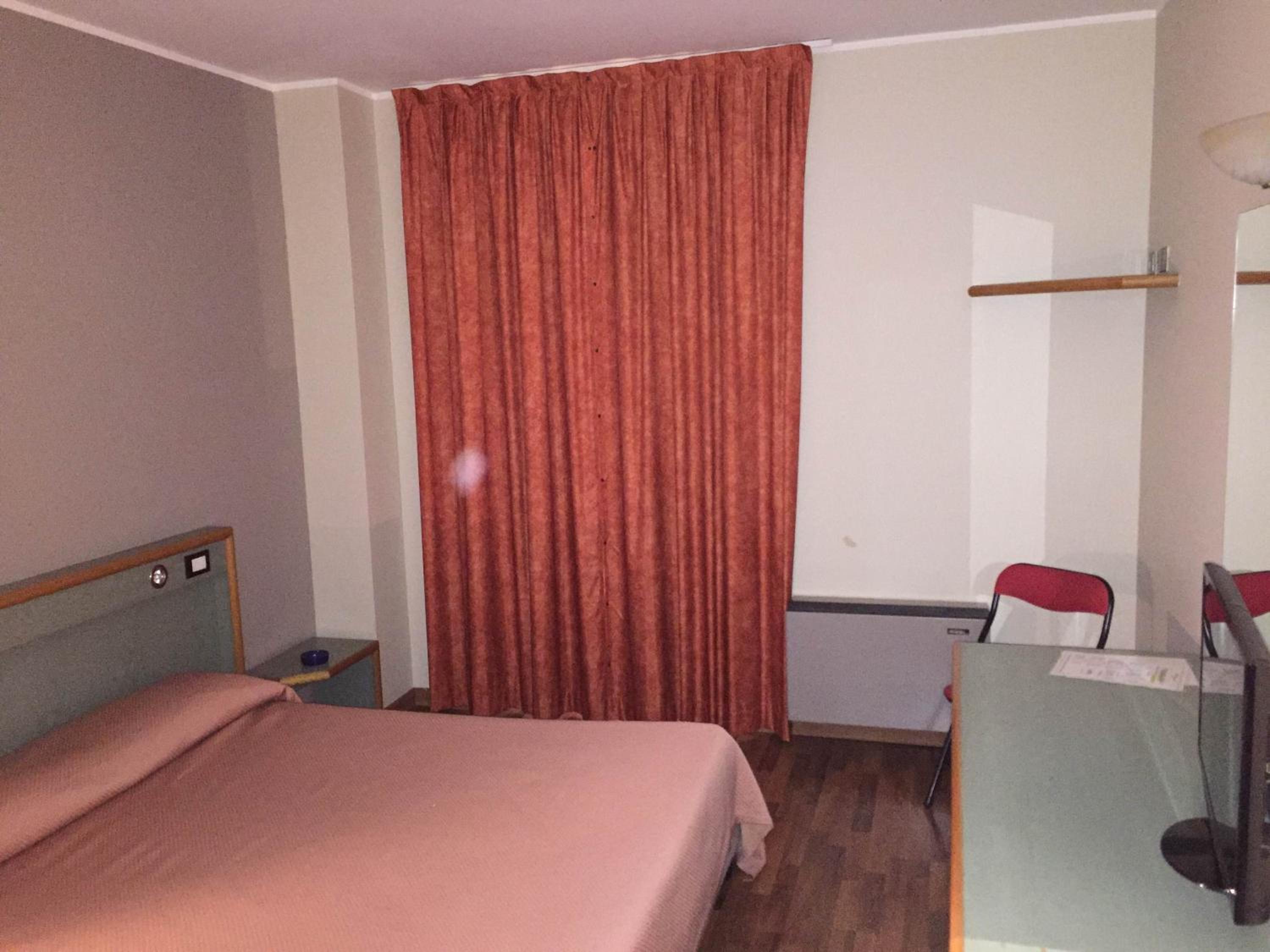 Double or Twin Room - Photo 7